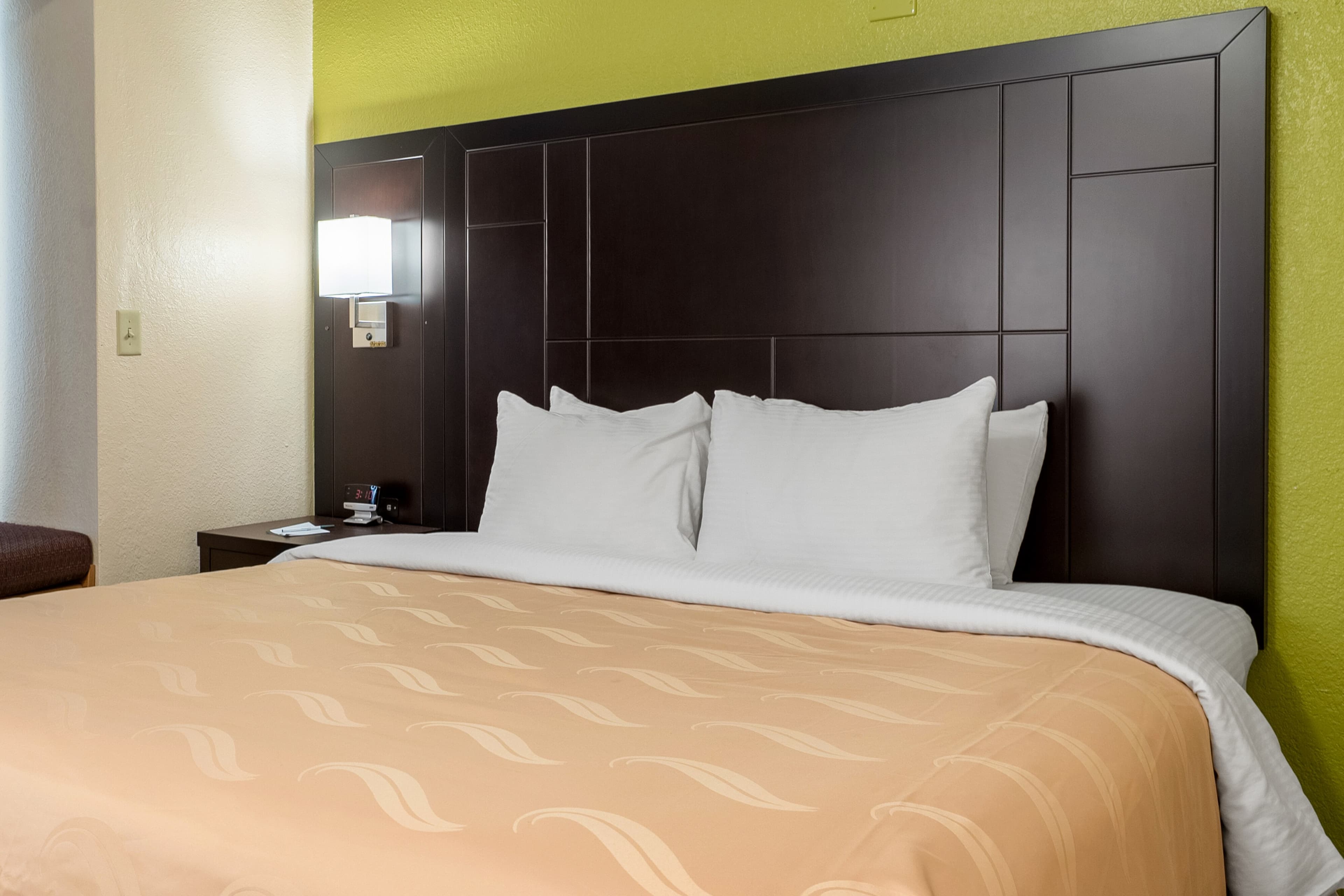 Quality Inn & Suites Robbinsville - Image 2
