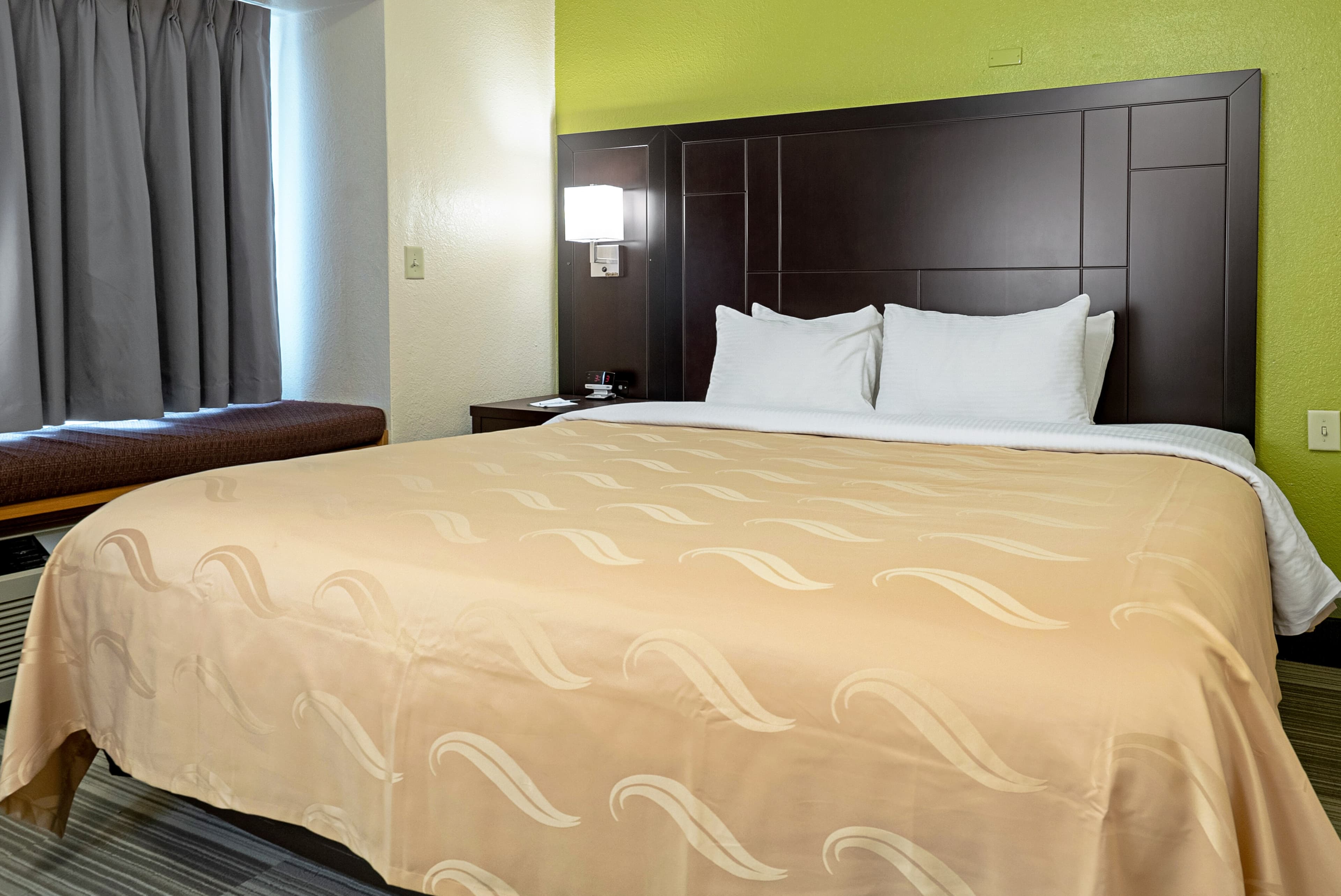 Quality Inn & Suites Robbinsville - Image 4