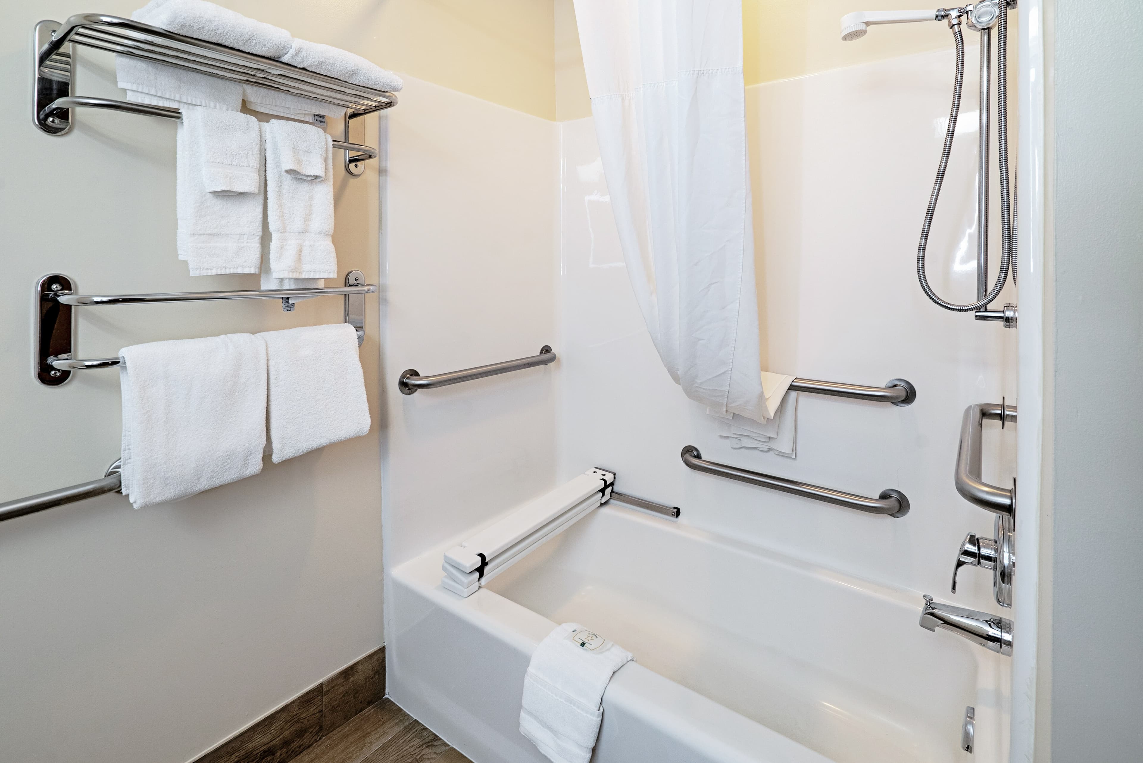 Quality Inn & Suites Robbinsville — 18
