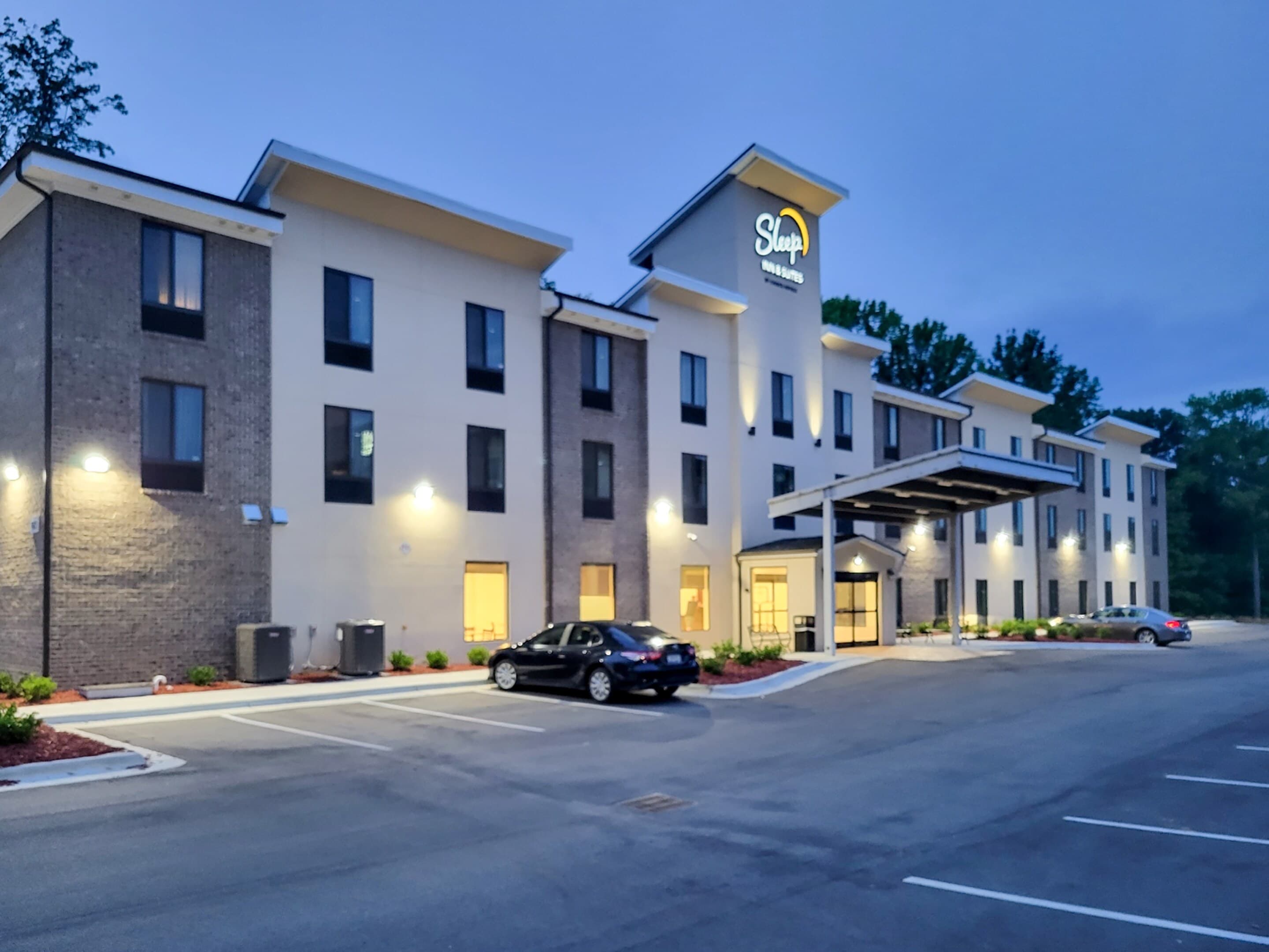 Sleep Inn & Suites - Coliseum Area - Image 1