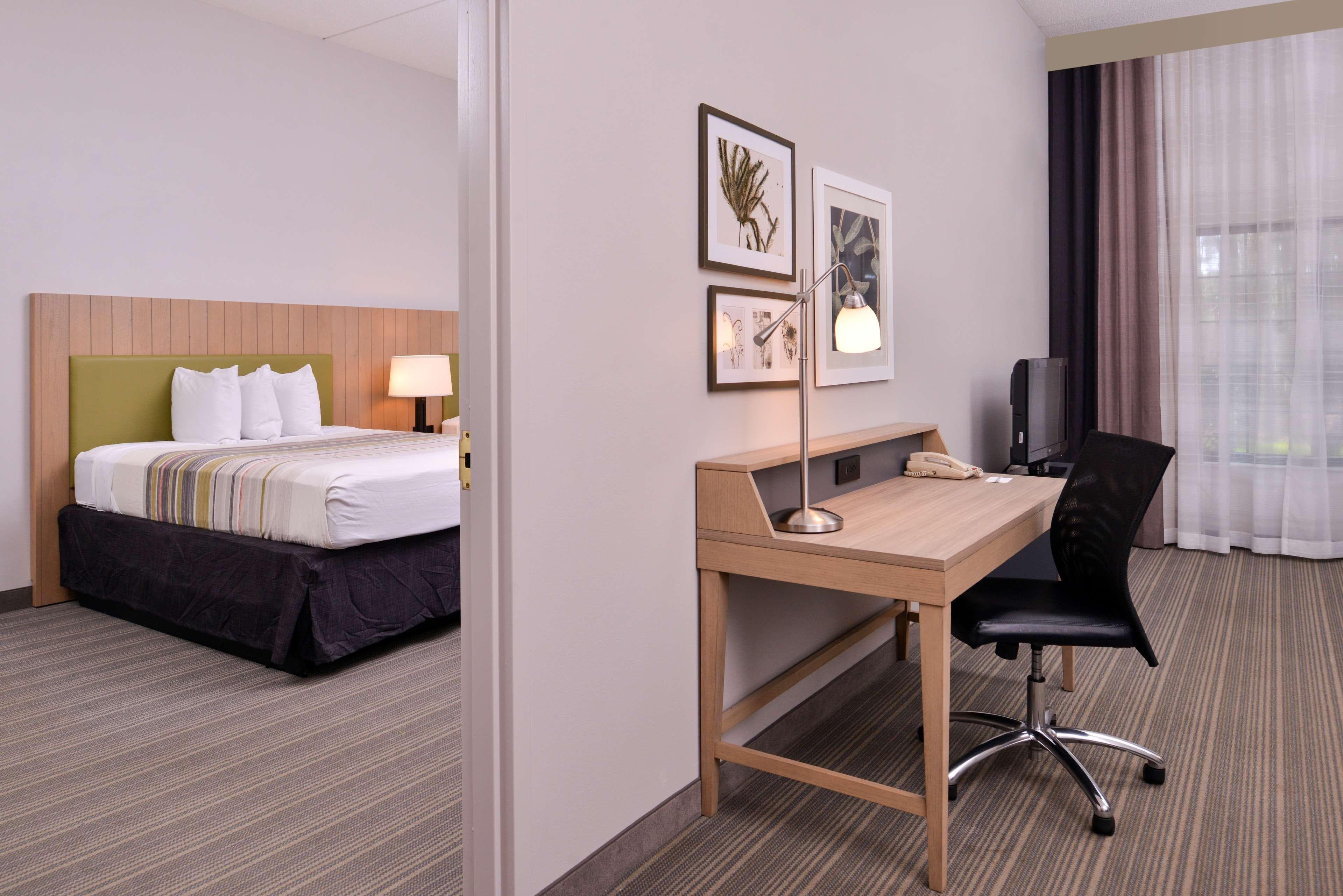 Country Inn & Suites by Radisson Raleigh-Durham Airport NC — 11