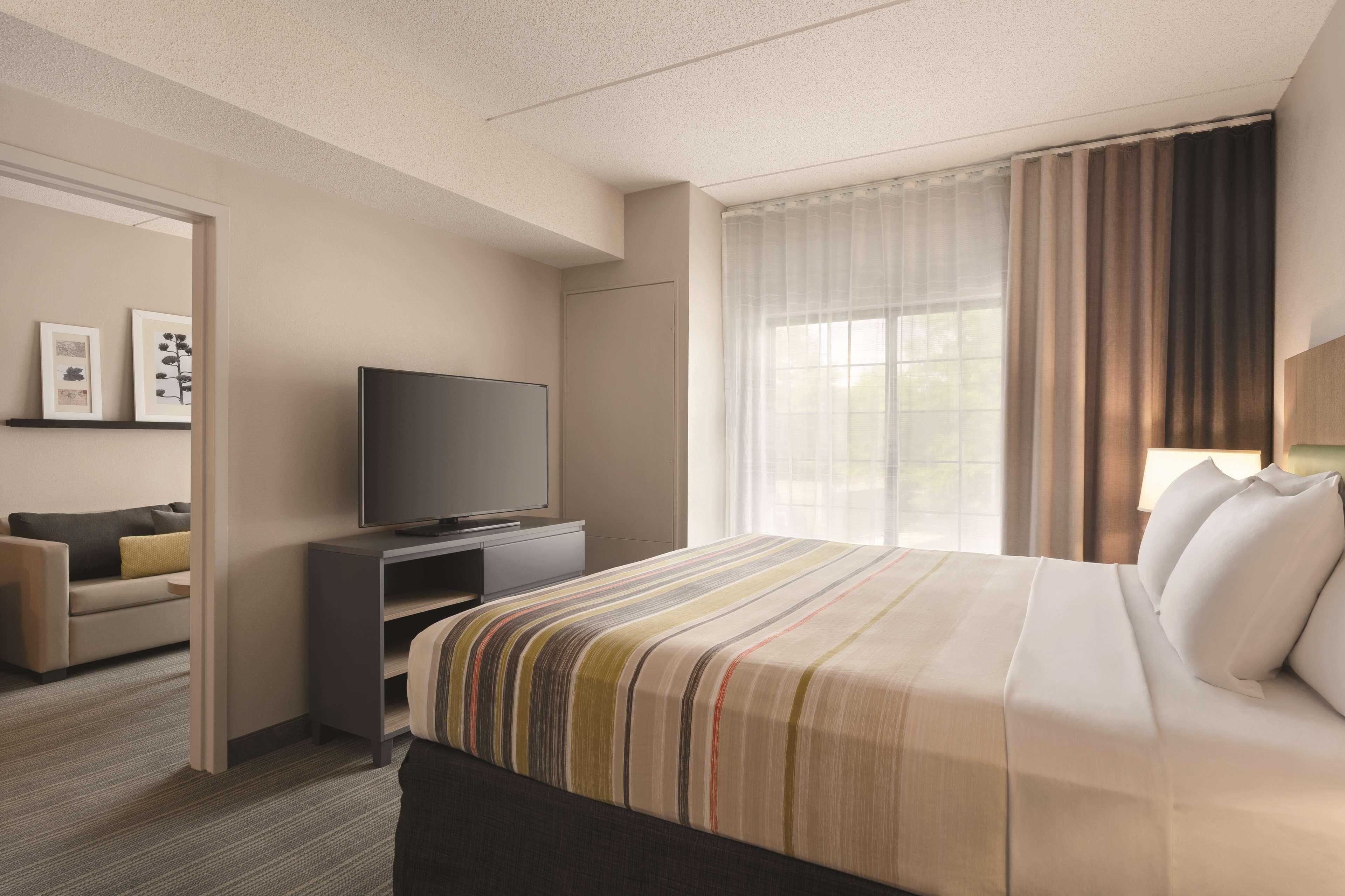 Country Inn & Suites by Radisson Raleigh-Durham Airport NC - Image 2
