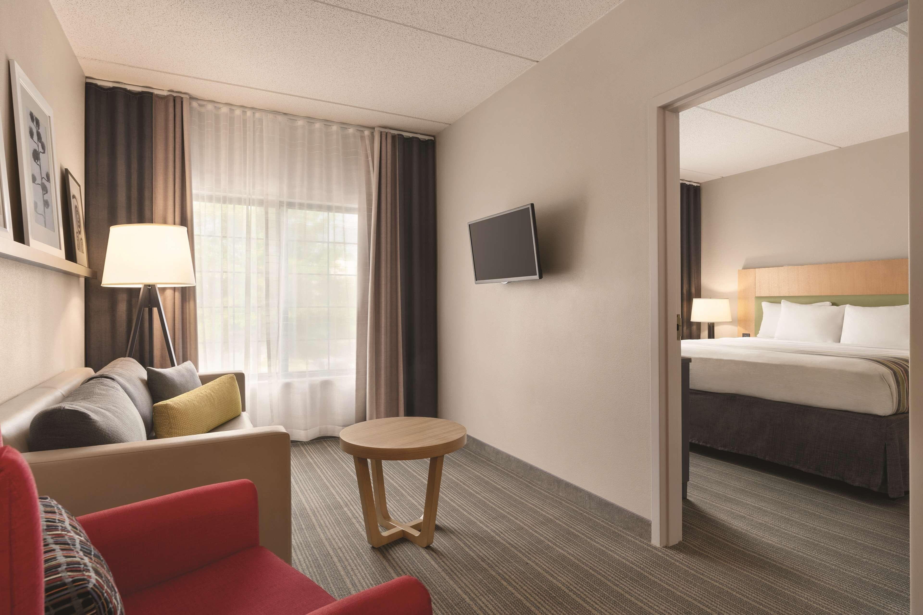 Country Inn & Suites by Radisson Raleigh-Durham Airport NC - Image 3