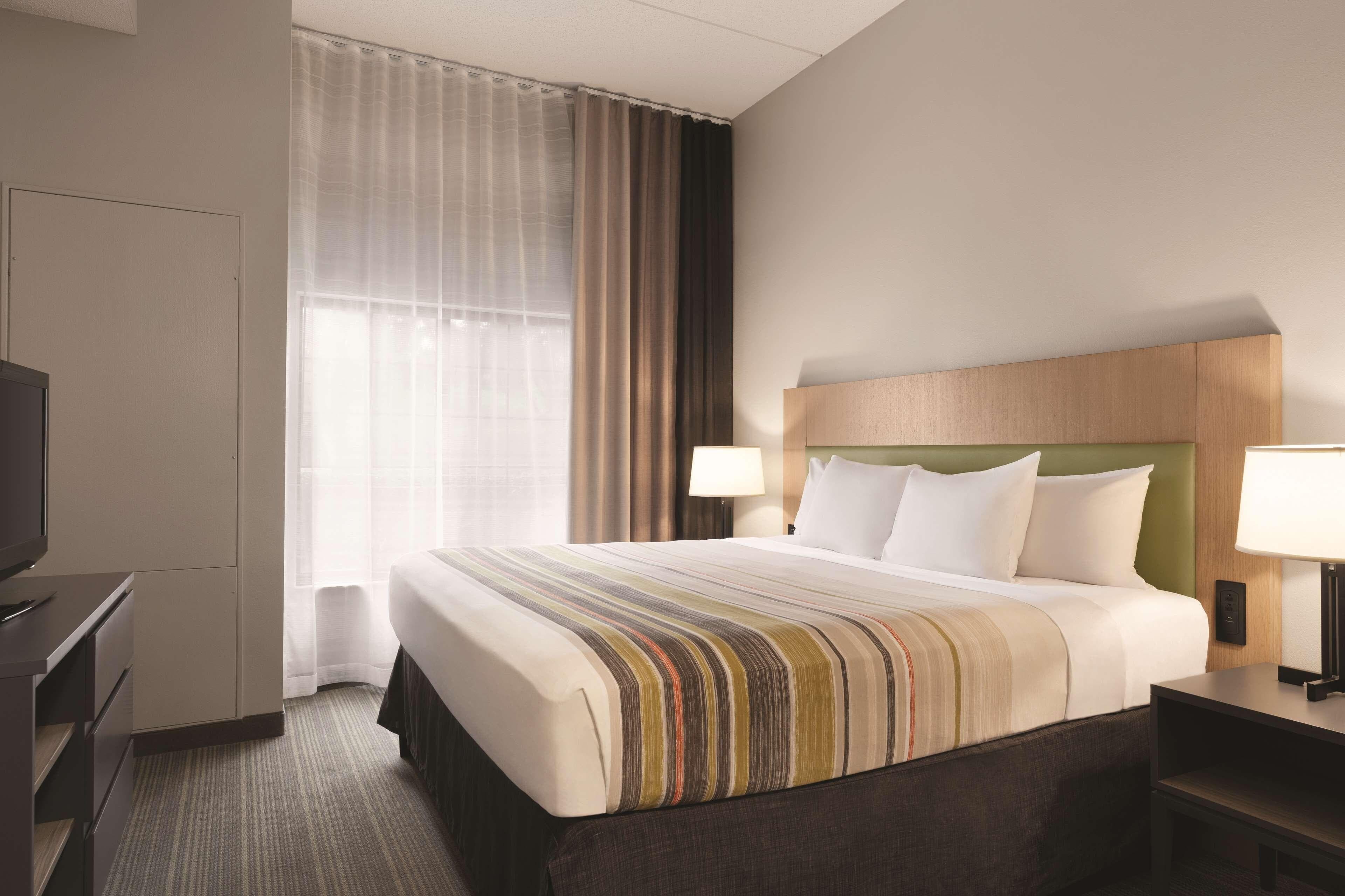 Country Inn & Suites by Radisson Raleigh-Durham Airport NC - Image 5