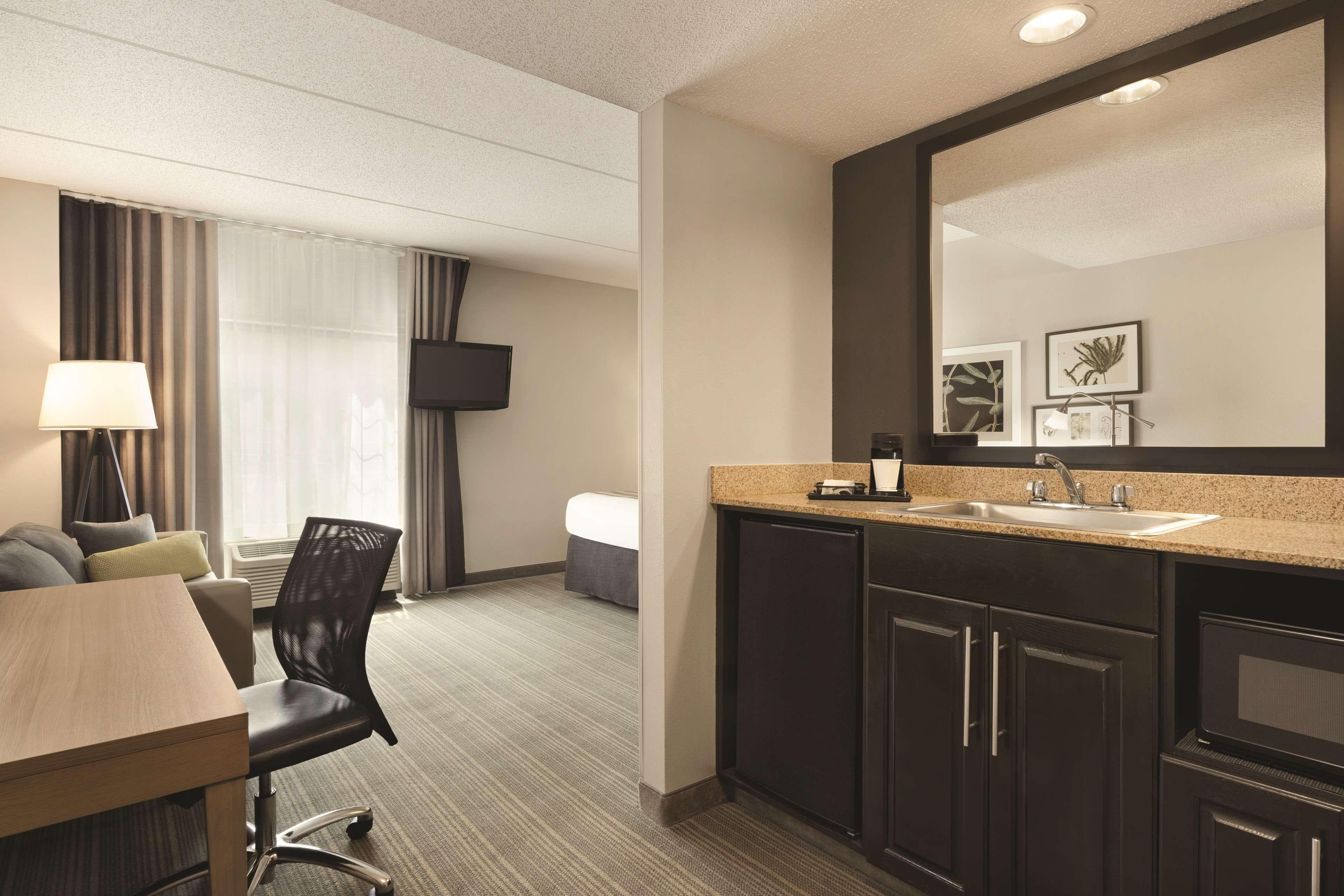 Country Inn & Suites by Radisson Raleigh-Durham Airport NC — 6