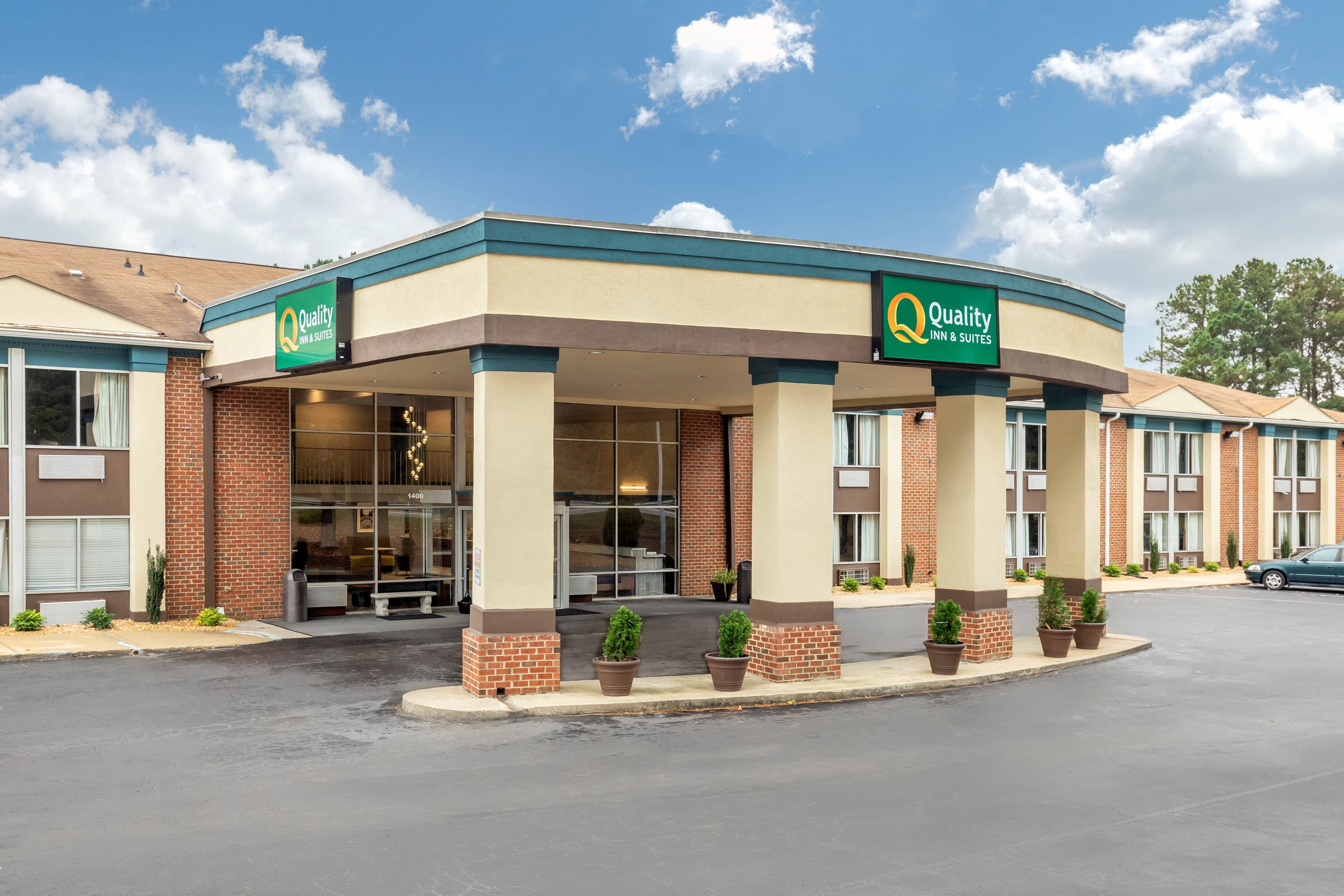 Quality Inn & Suites Apex-Holly Springs - Image 1