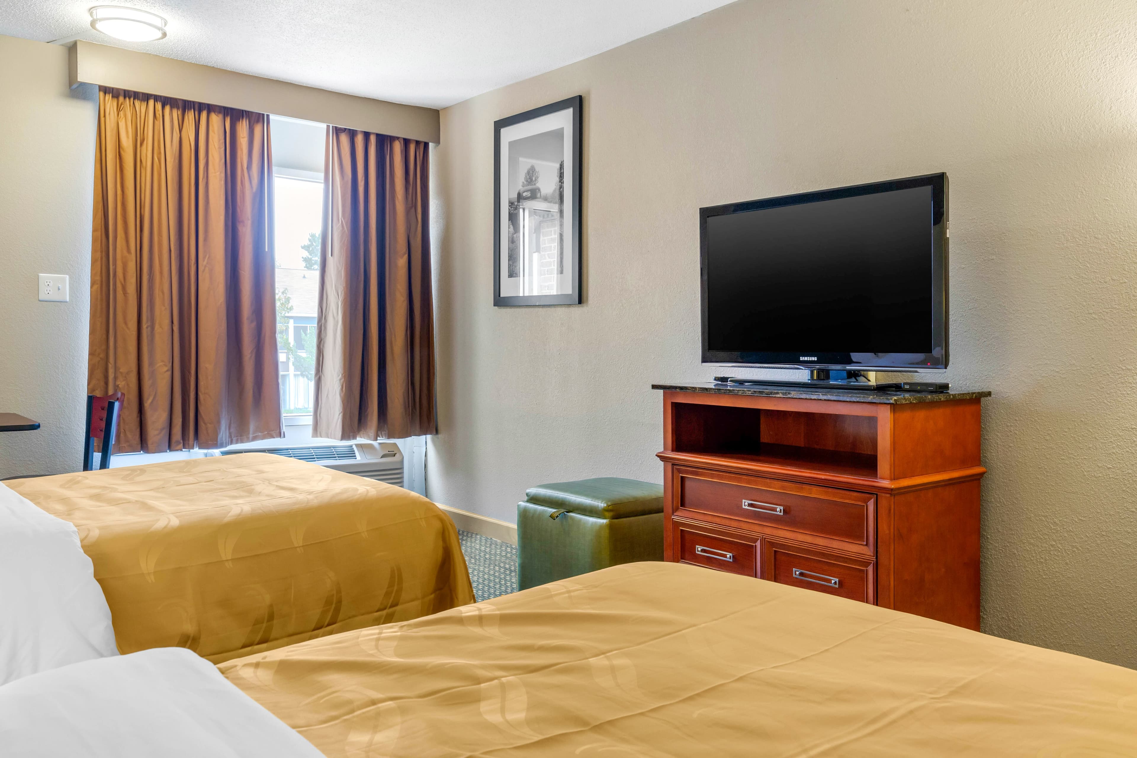 Quality Inn & Suites Apex-Holly Springs - Image 3