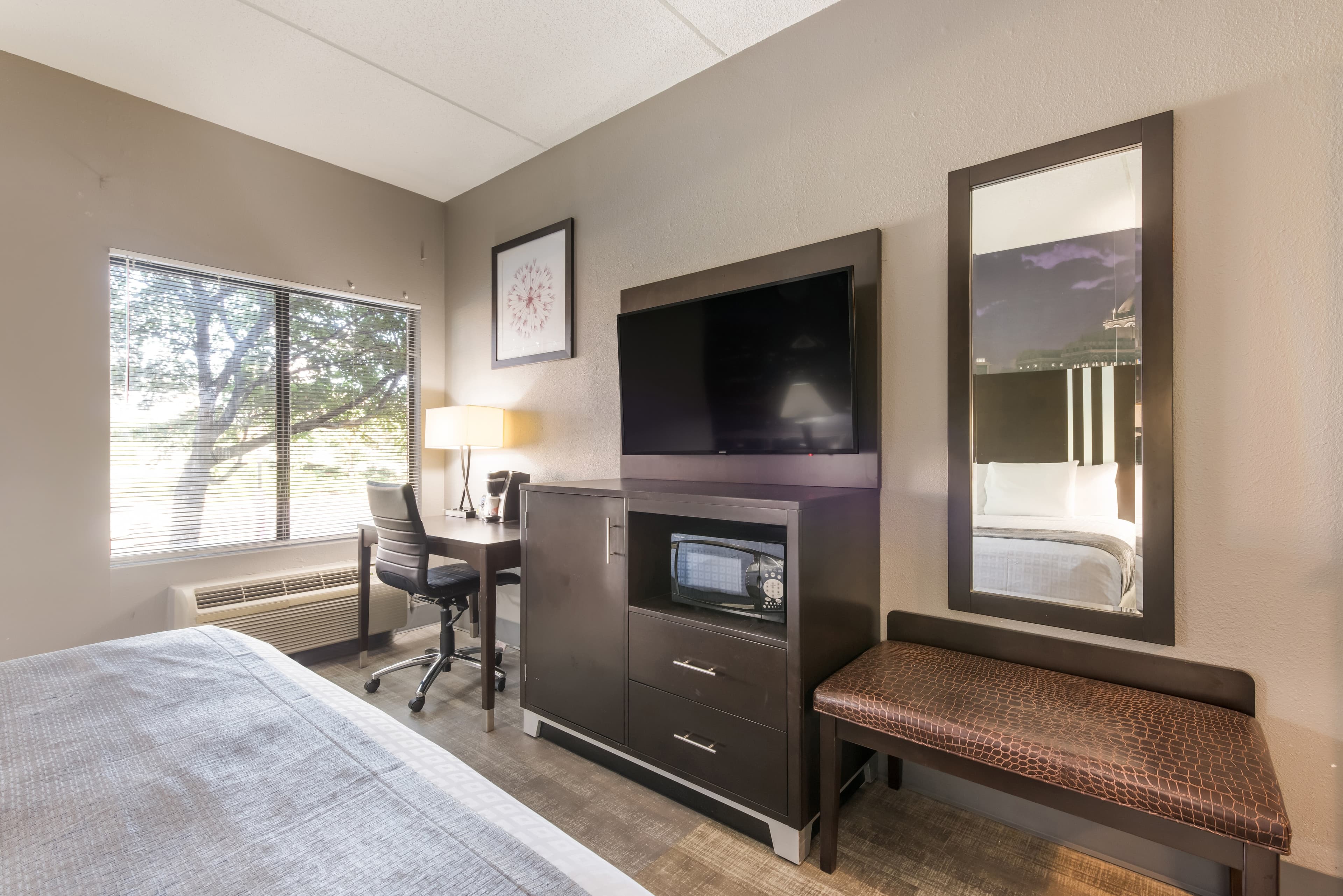 Clarion Pointe Greensboro Airport — 11