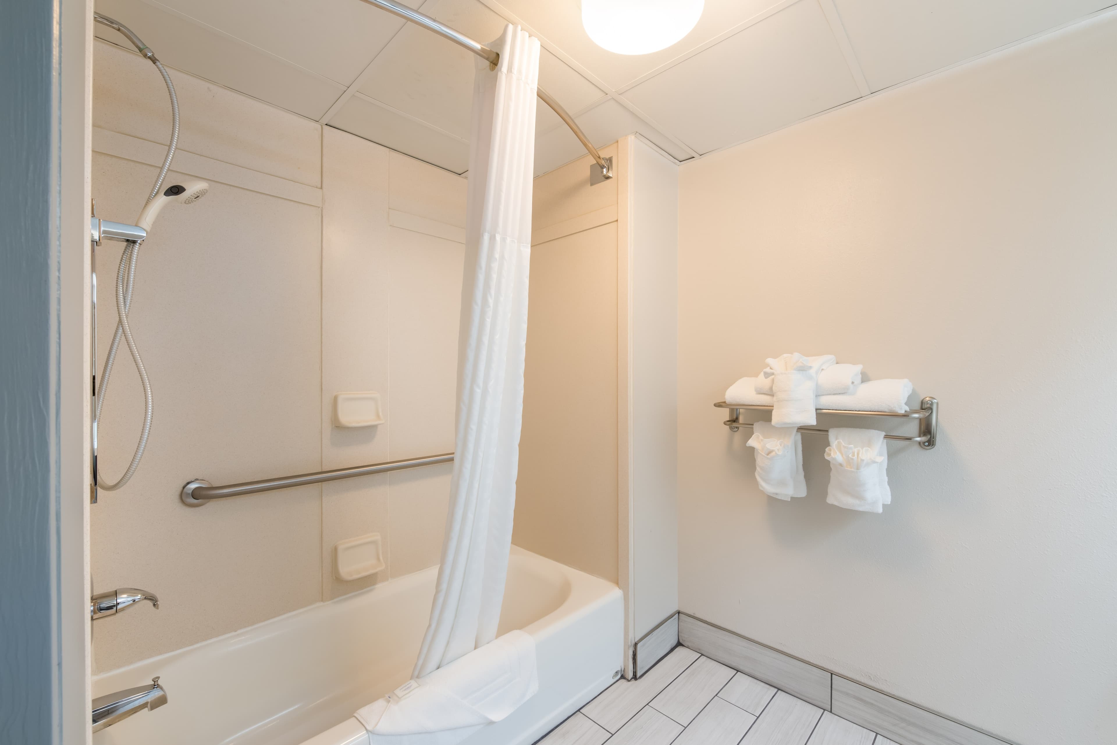 Clarion Pointe Greensboro Airport — 7
