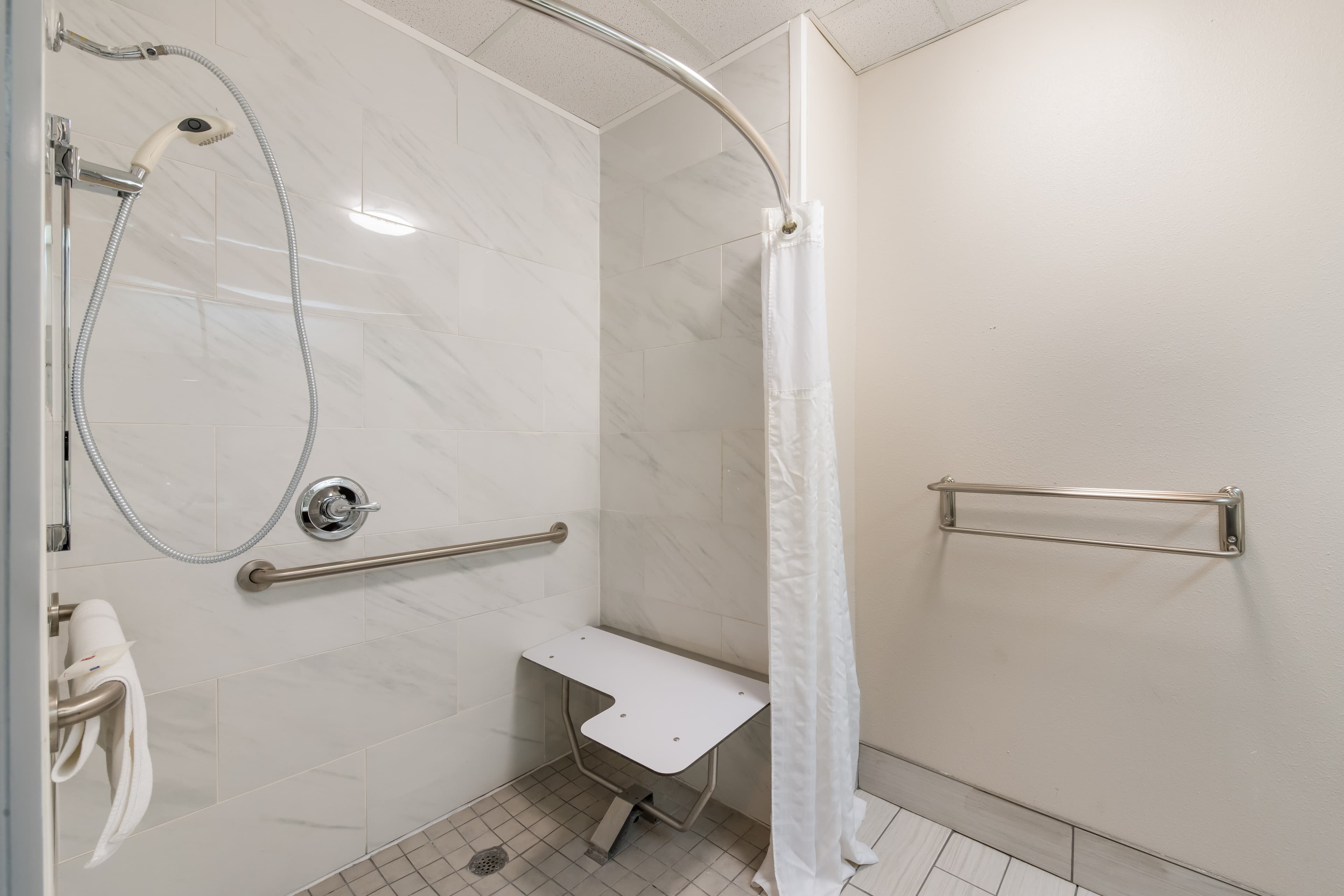 Clarion Pointe Greensboro Airport — 12