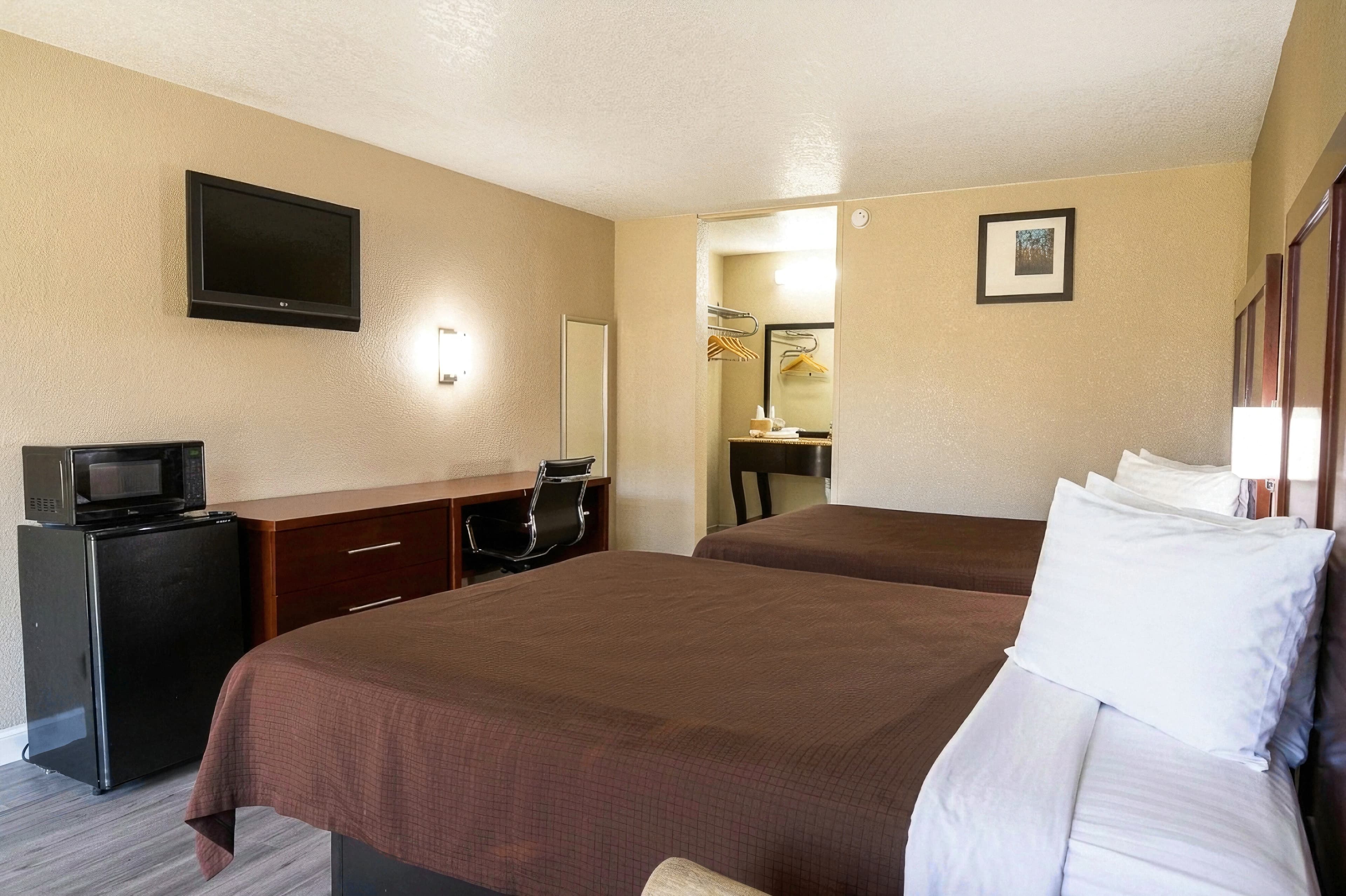 Rodeway Inn Monroe — 8