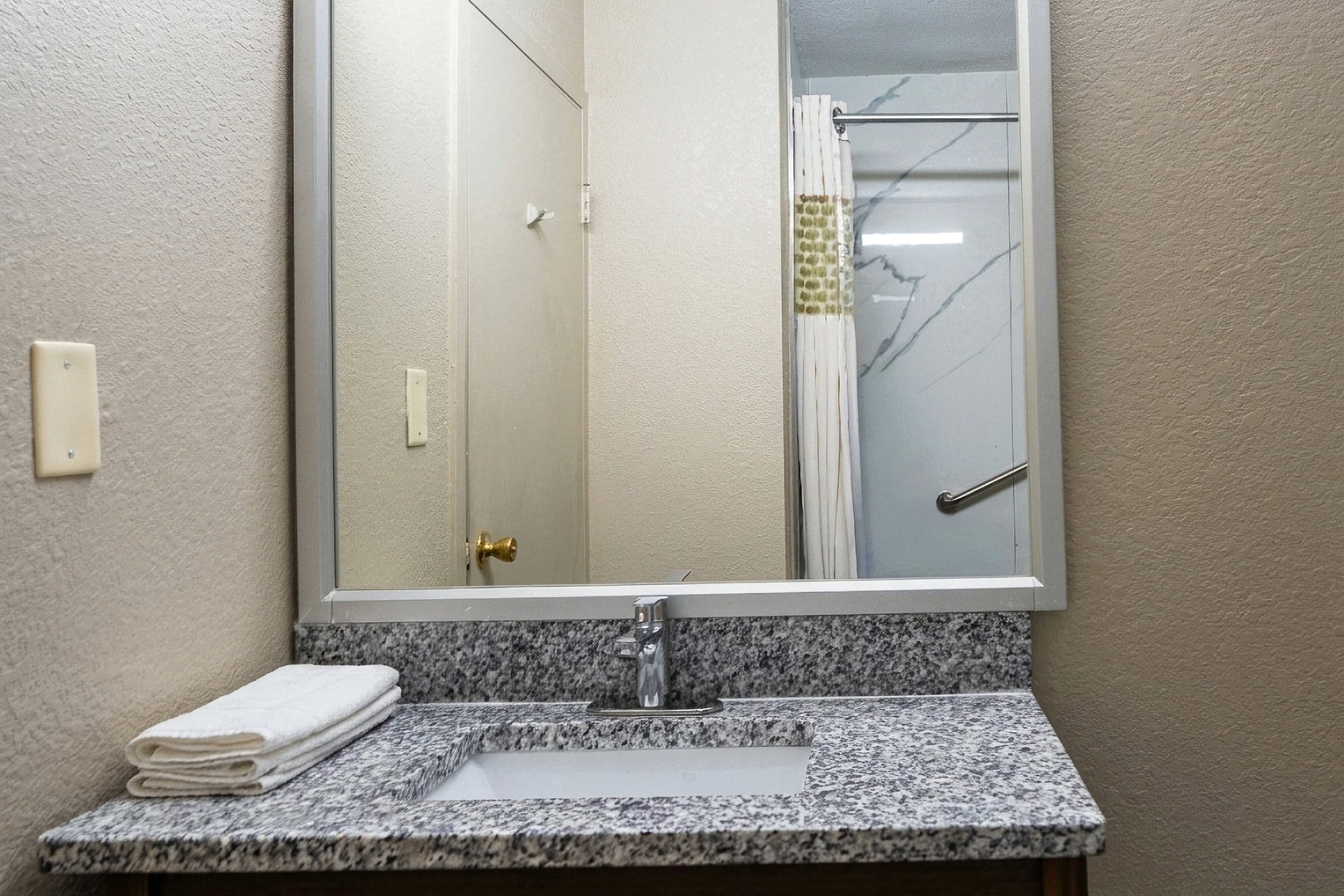 Rodeway Inn Monroe — 9
