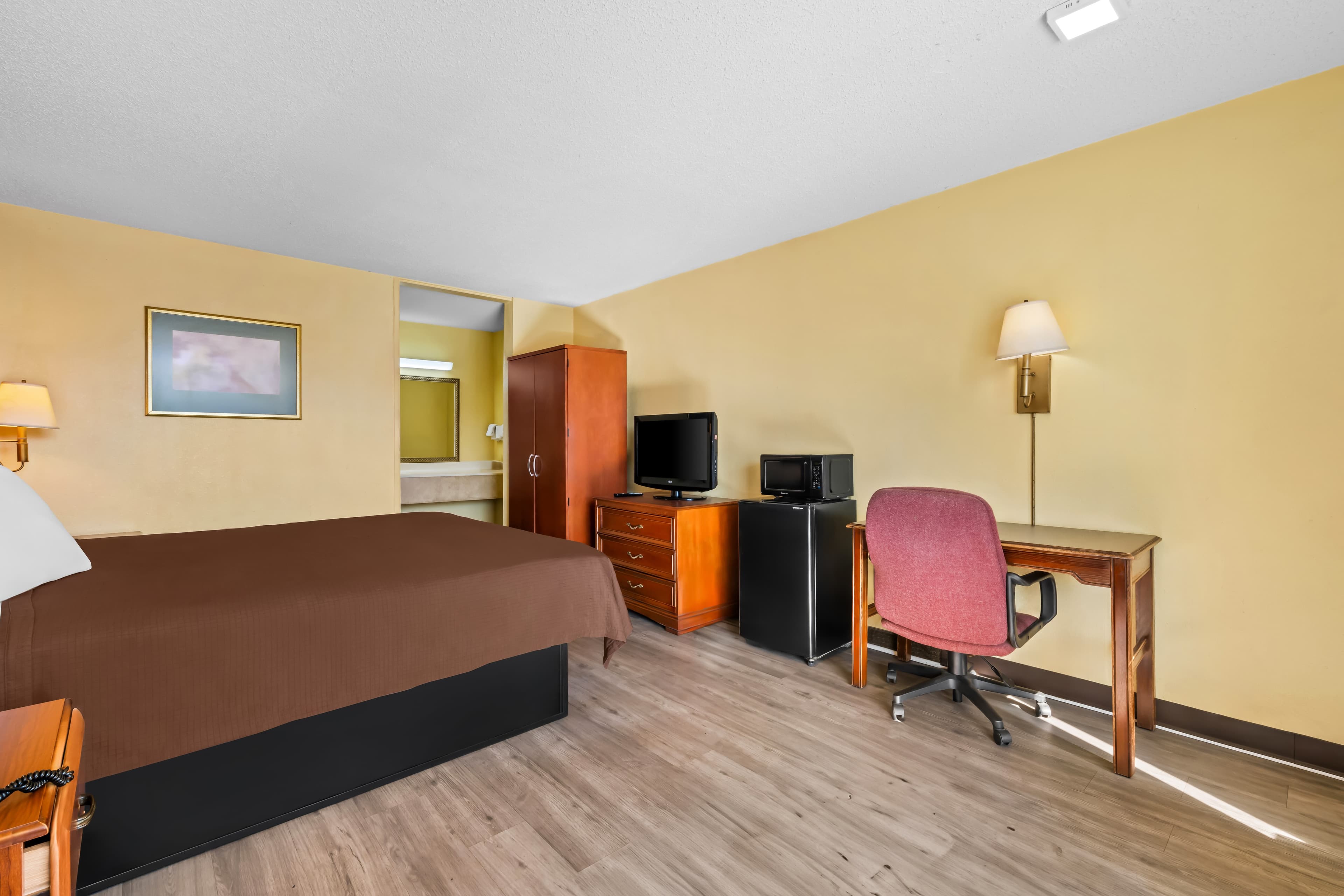 Rodeway Inn Monroe — 12