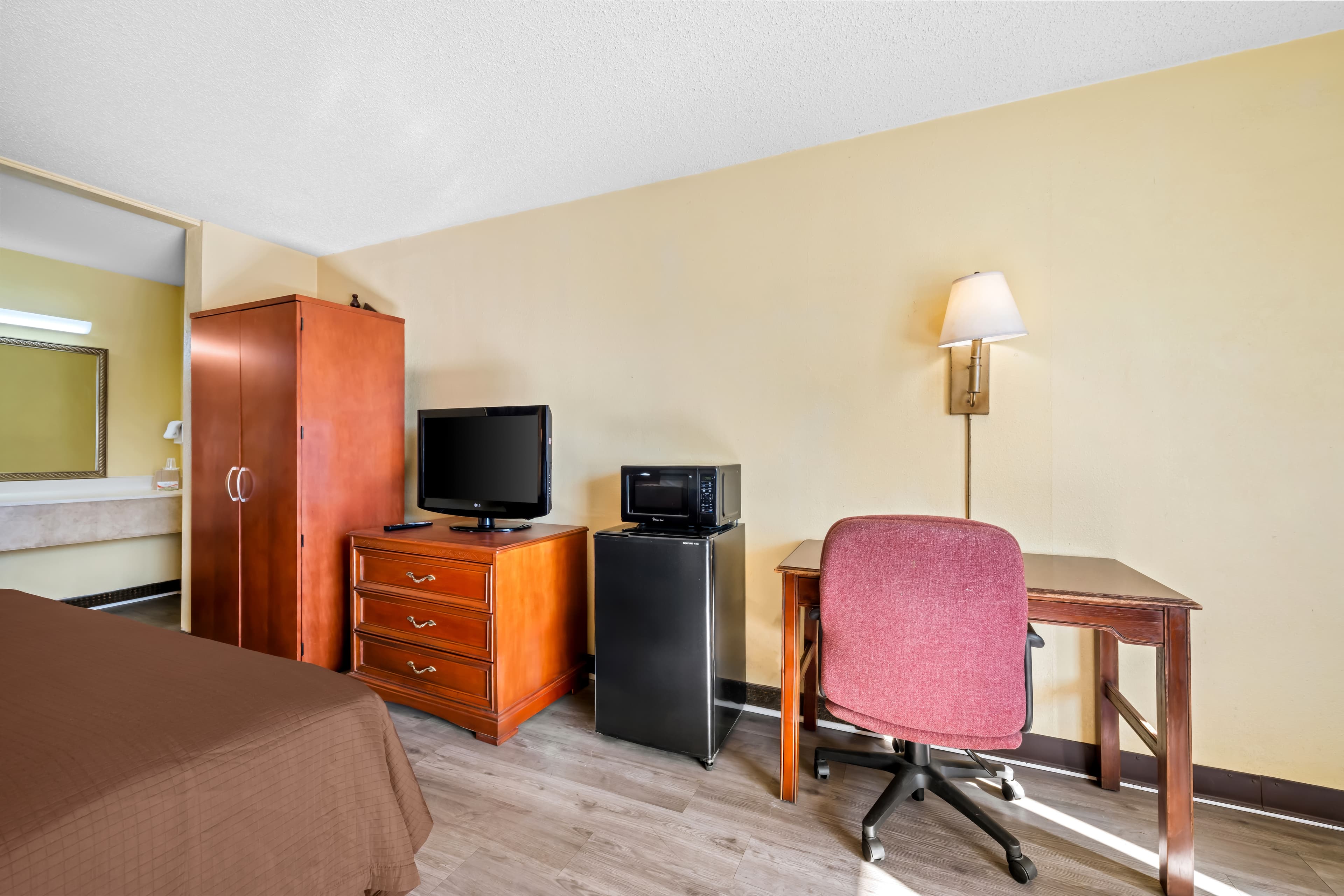 Rodeway Inn Monroe — 13