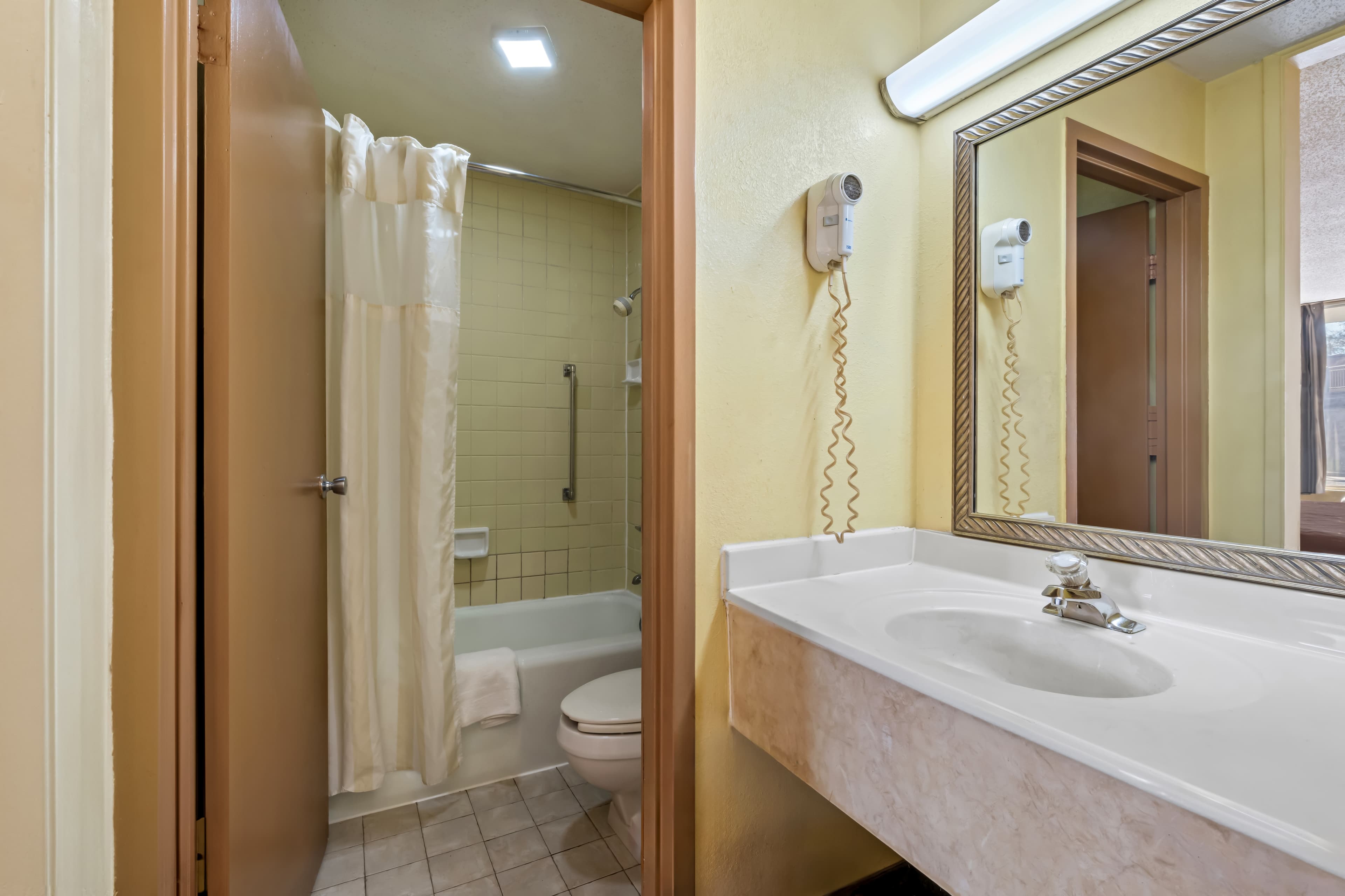 Rodeway Inn Monroe — 16