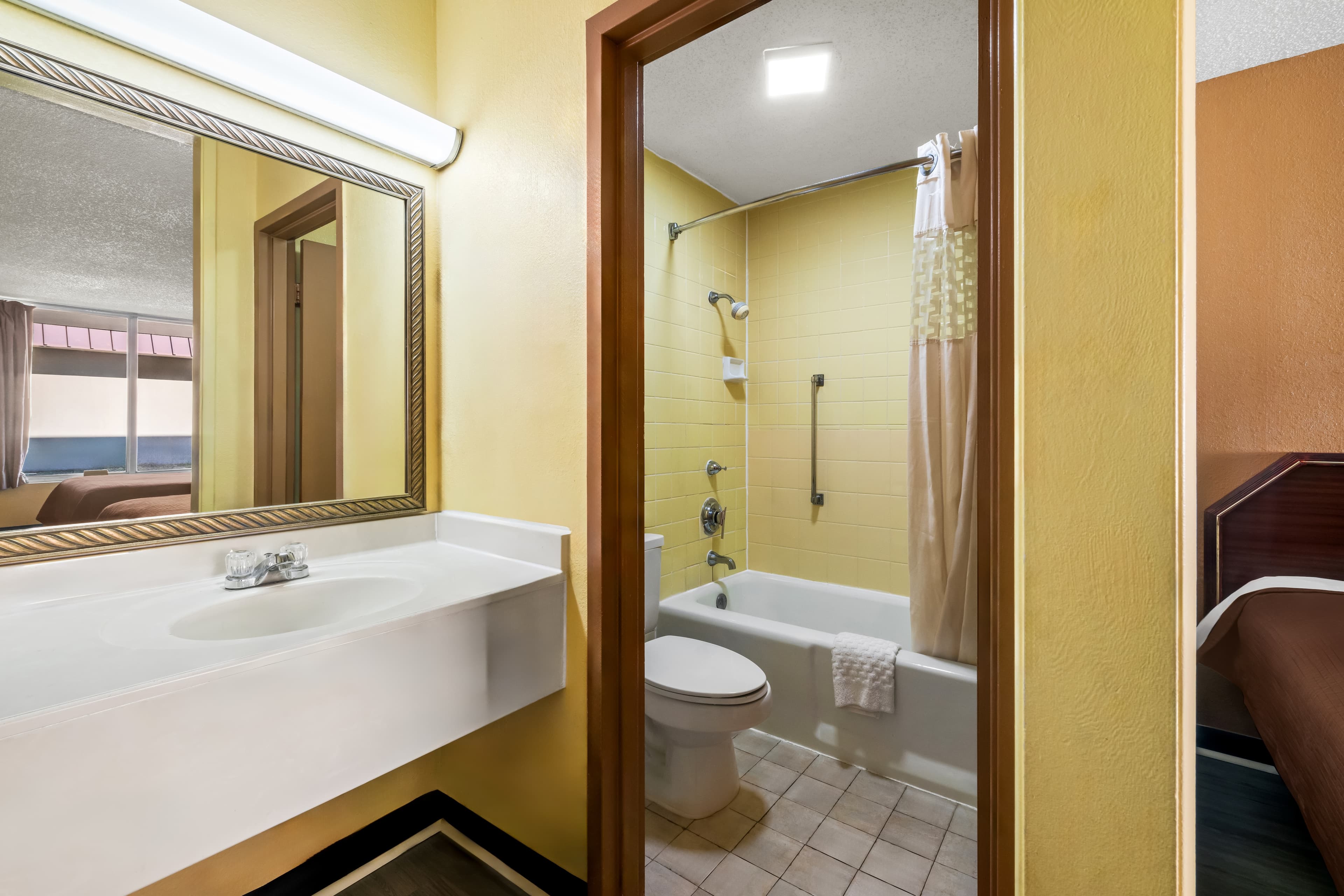 Rodeway Inn Monroe — 32