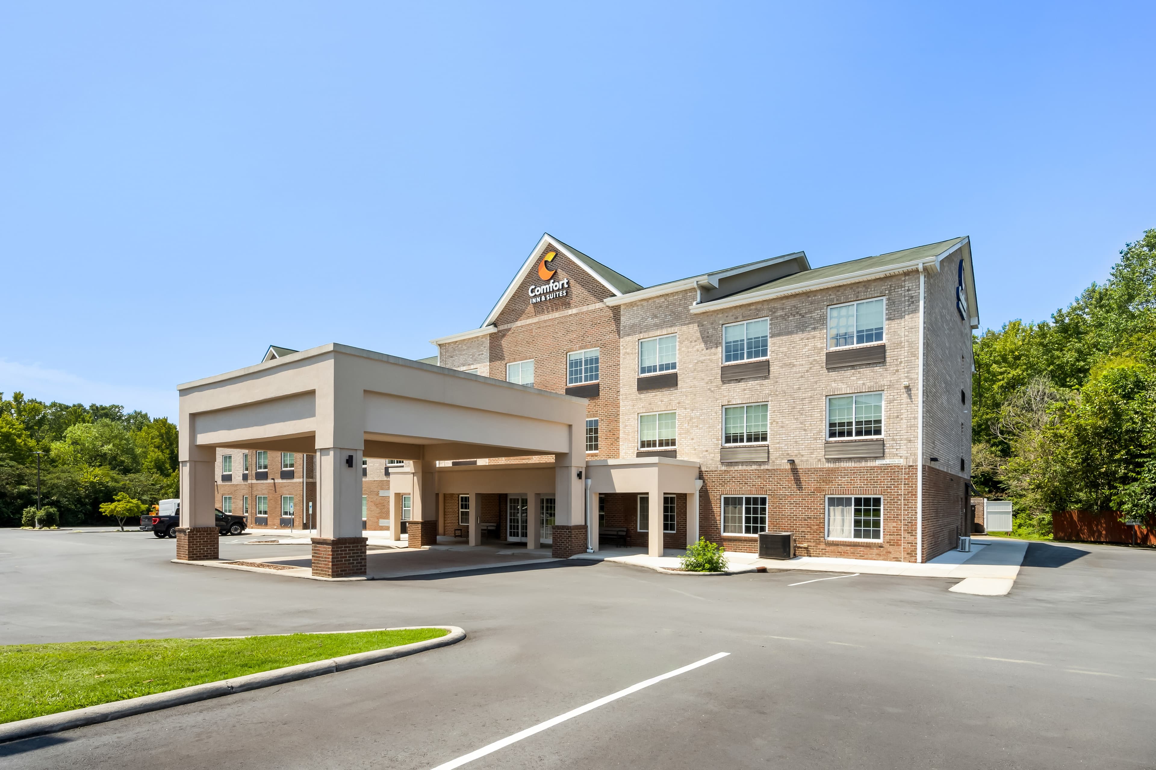 Comfort Inn & Suites High Point - Archdale - Image 1