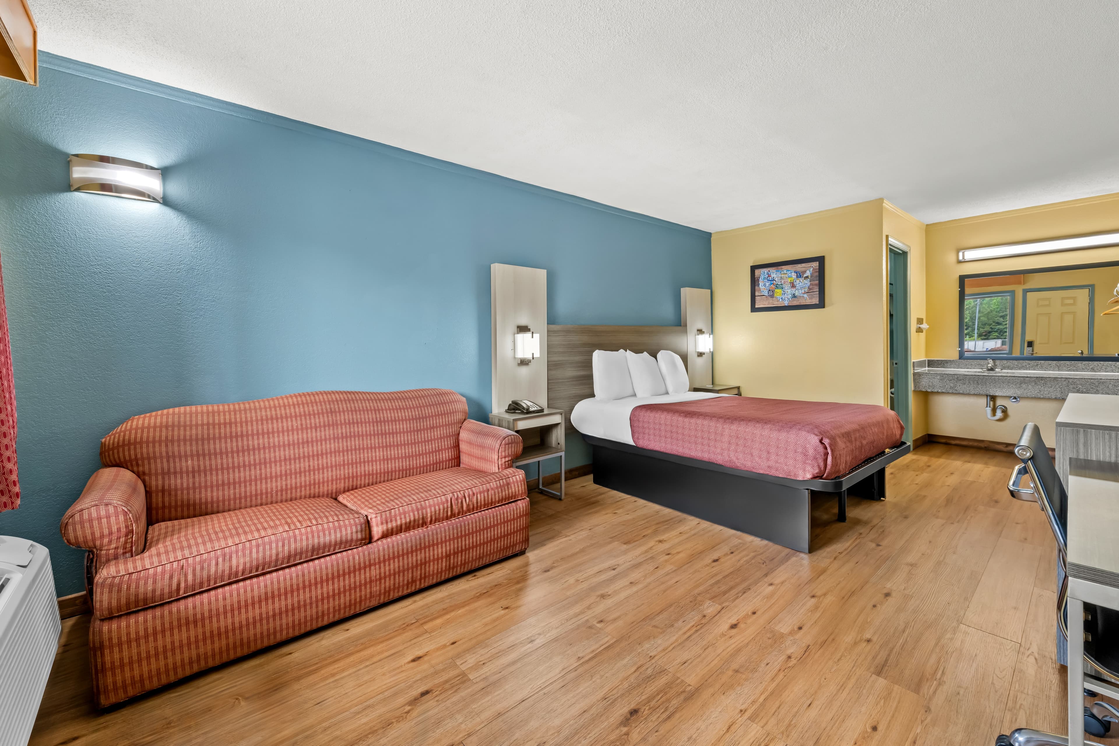 Econo Lodge Charlotte Airport Area - Image 2
