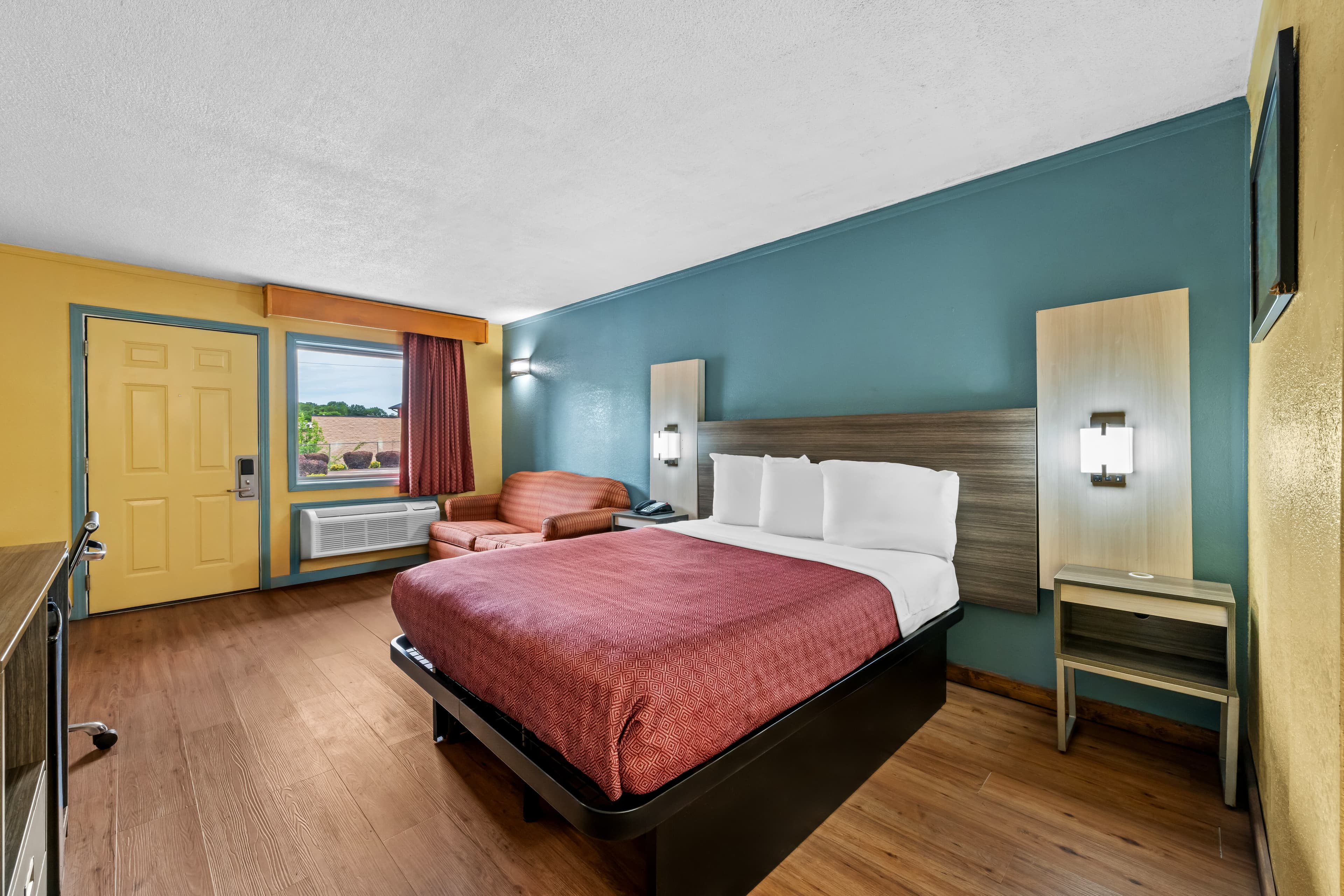 Econo Lodge Charlotte Airport Area - Image 4