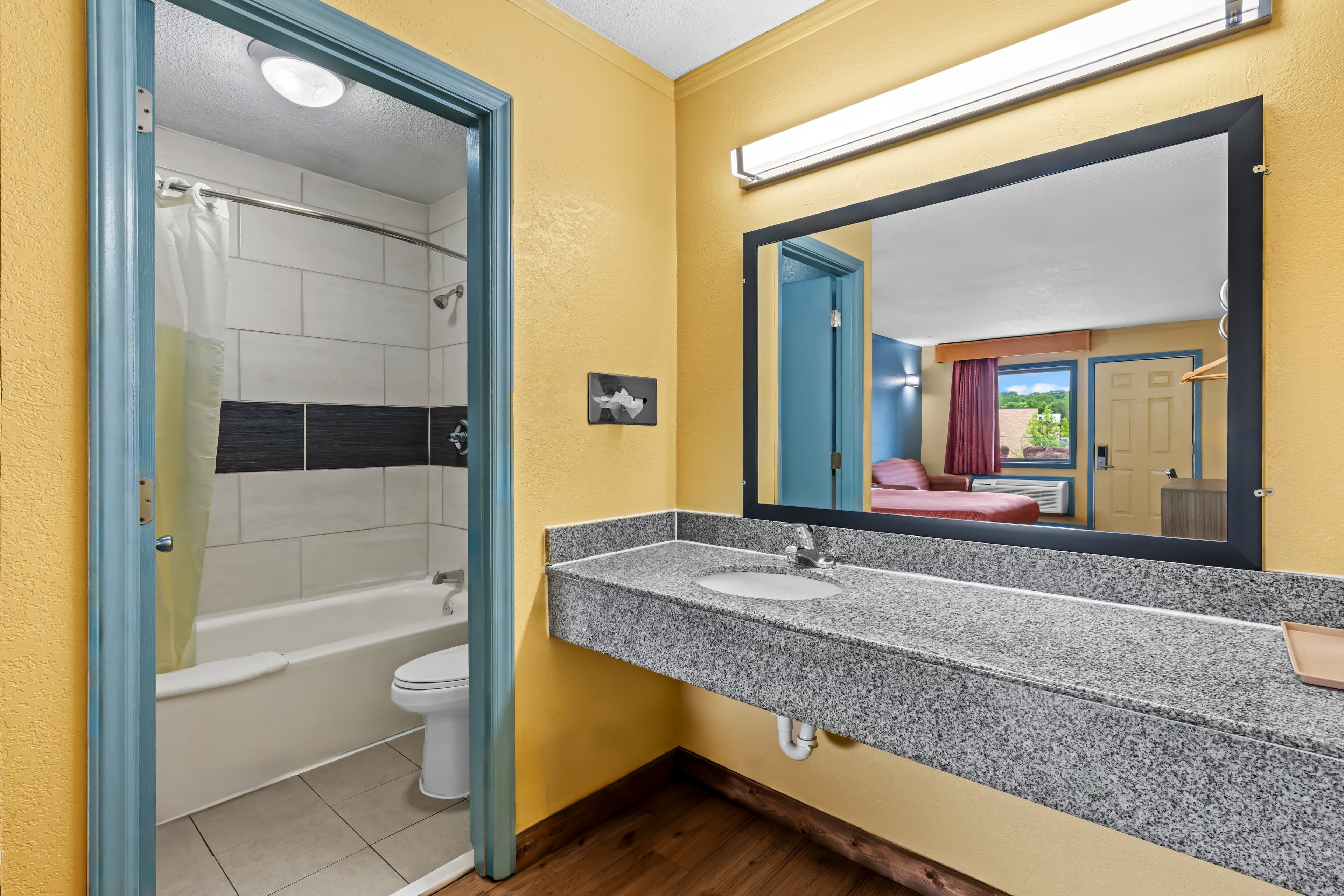 Econo Lodge Charlotte Airport Area — 7
