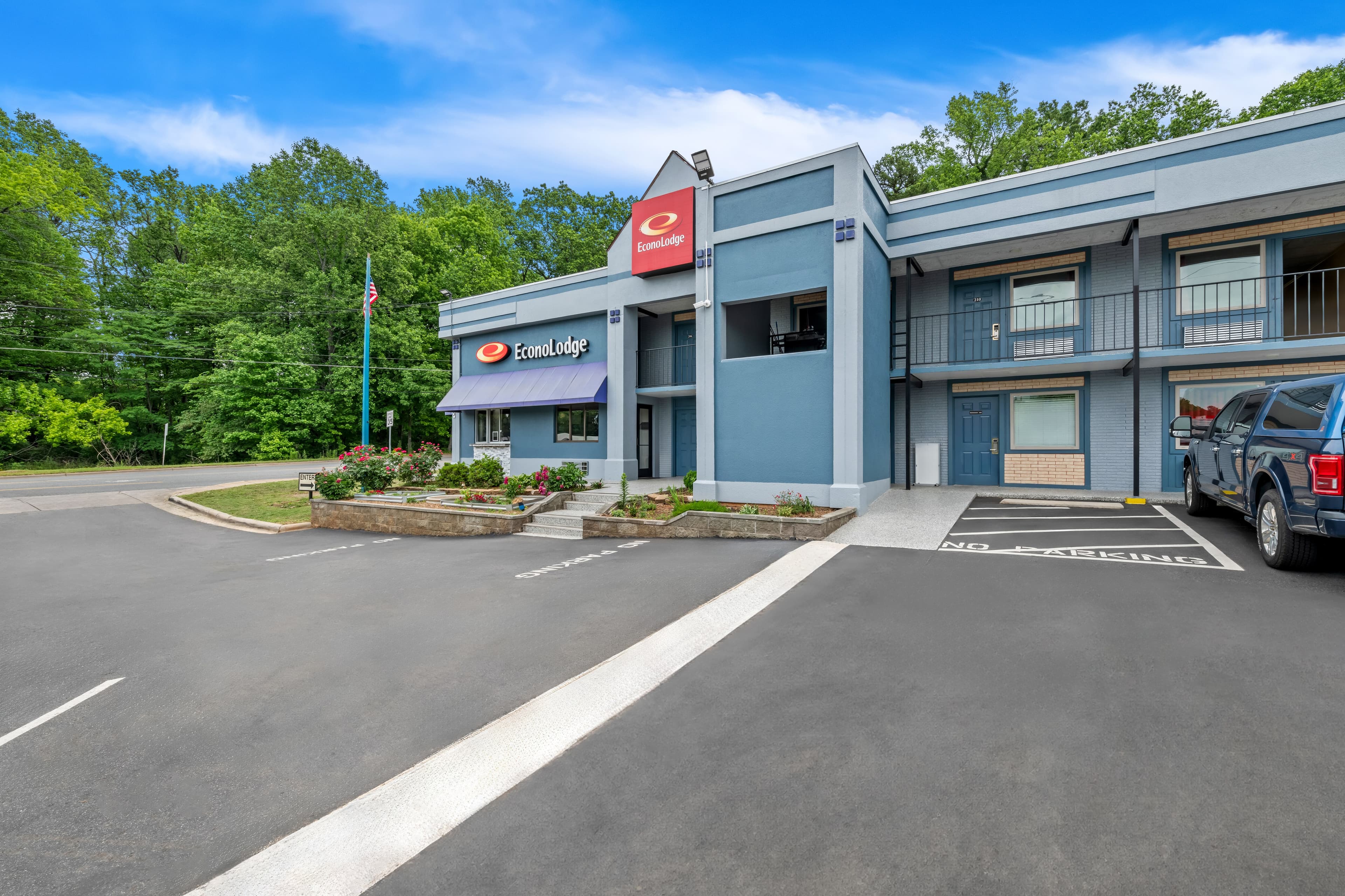 Econo Lodge Charlotte Airport Area - Image 1