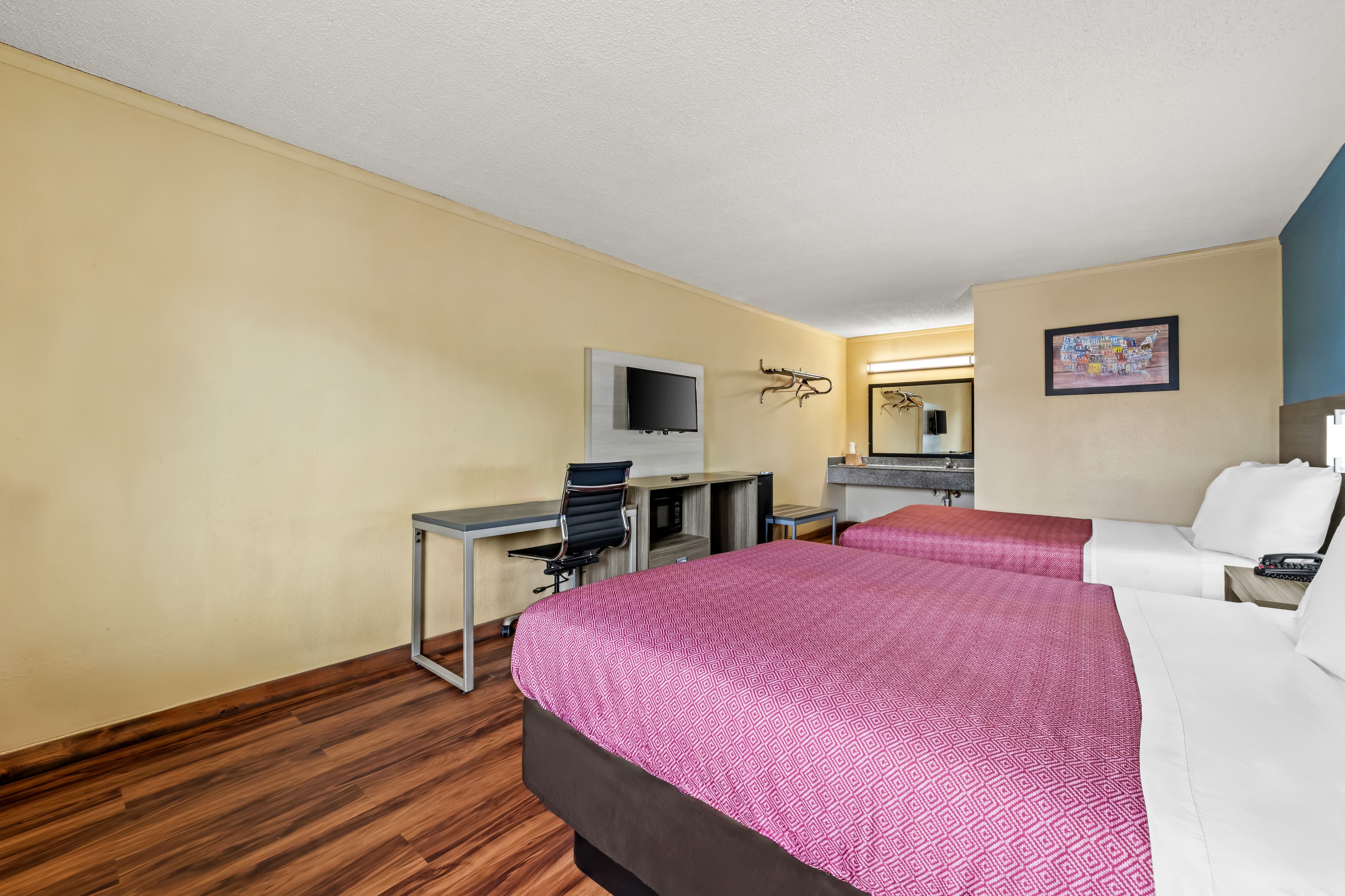 Econo Lodge Charlotte Airport Area — 10