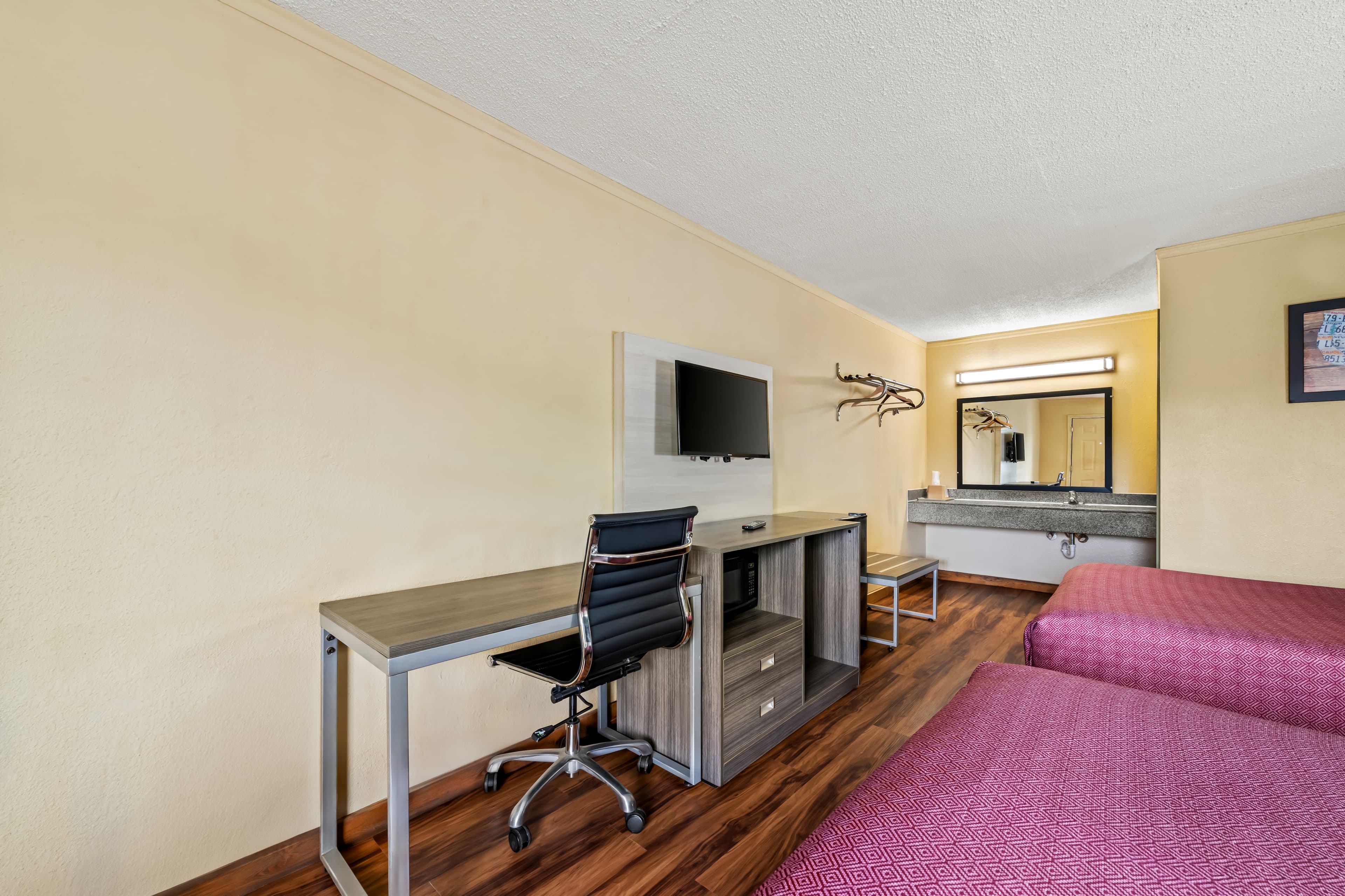 Econo Lodge Charlotte Airport Area — 11
