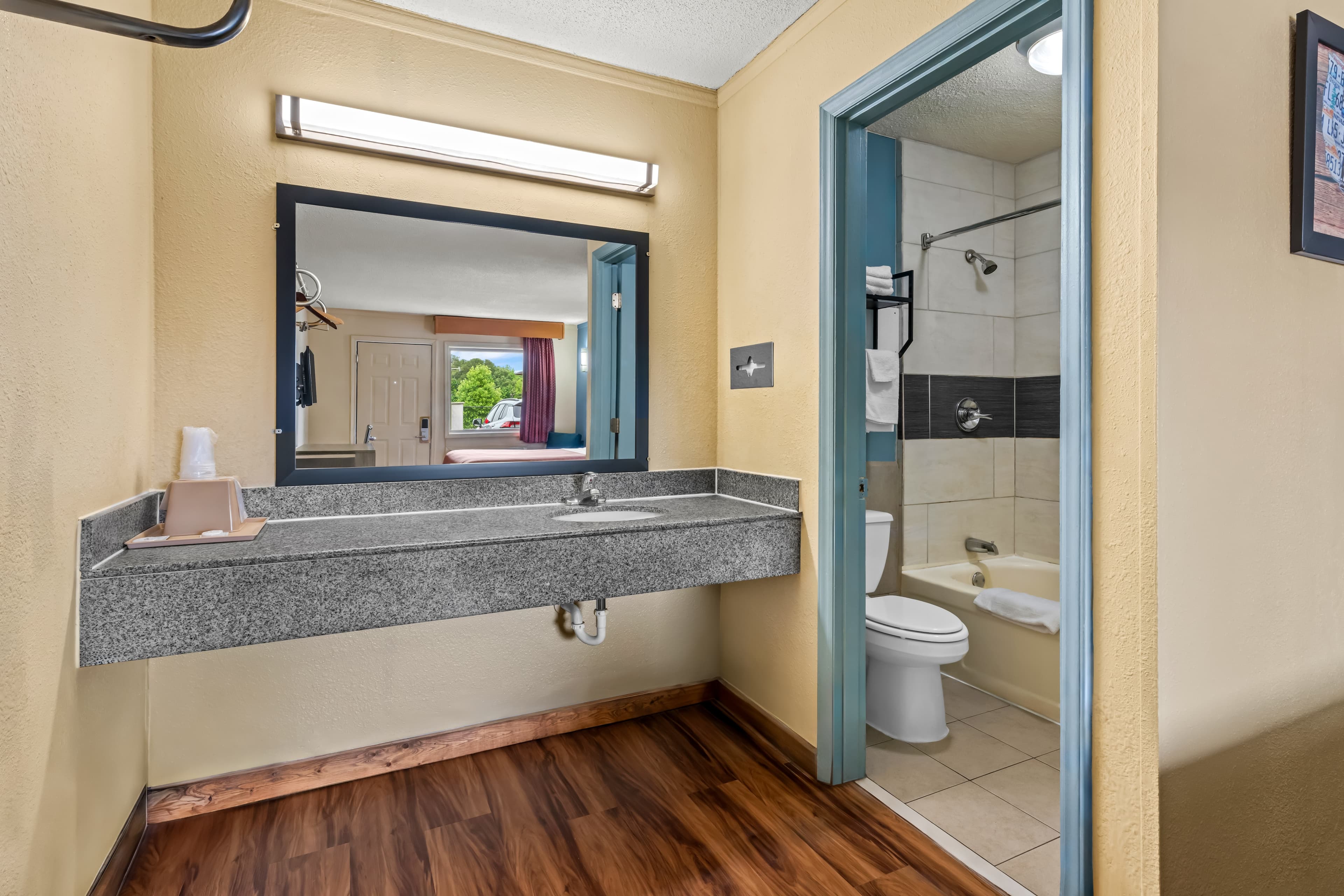 Econo Lodge Charlotte Airport Area — 13