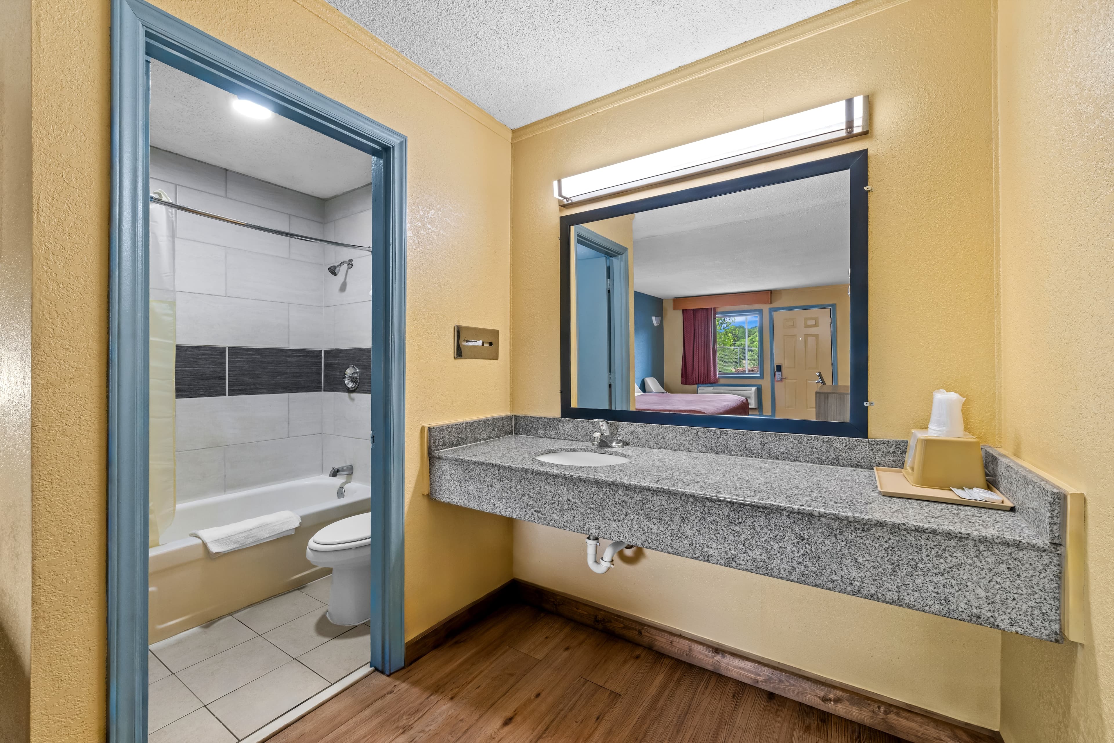 Econo Lodge Charlotte Airport Area — 20