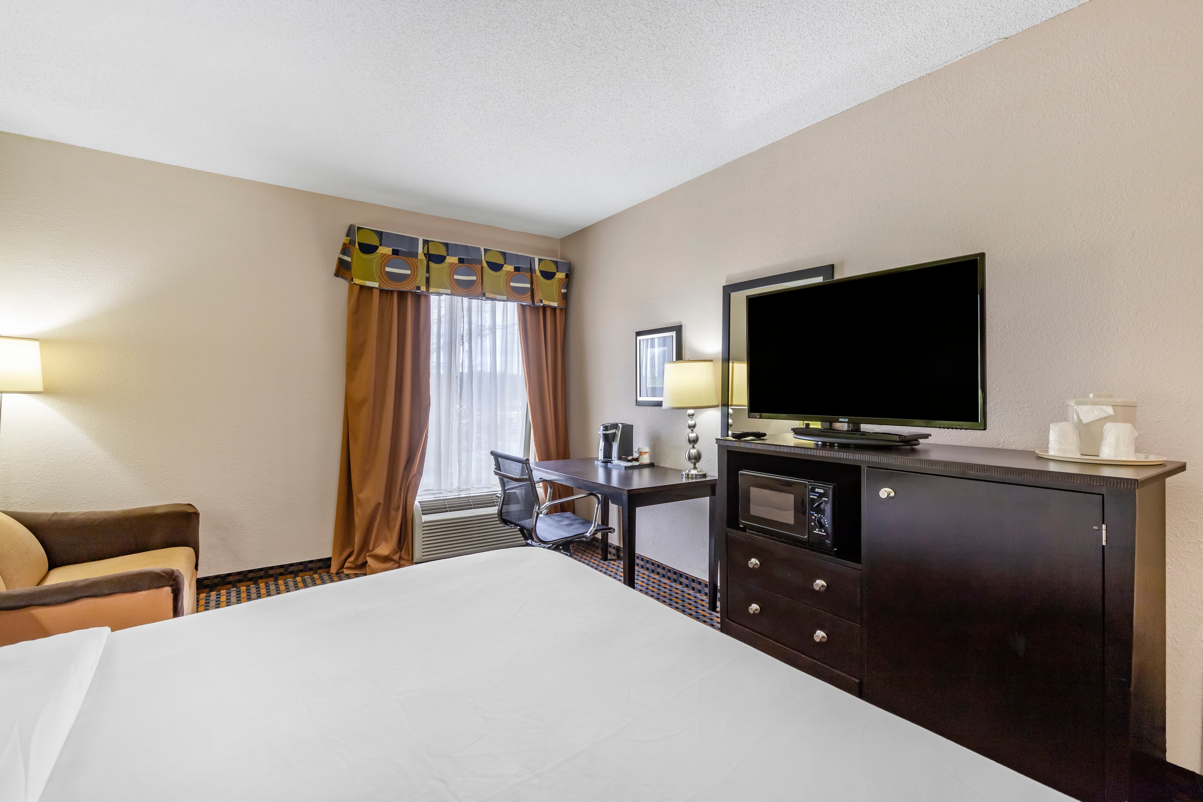 Comfort Inn & Suites Asheboro East — 7