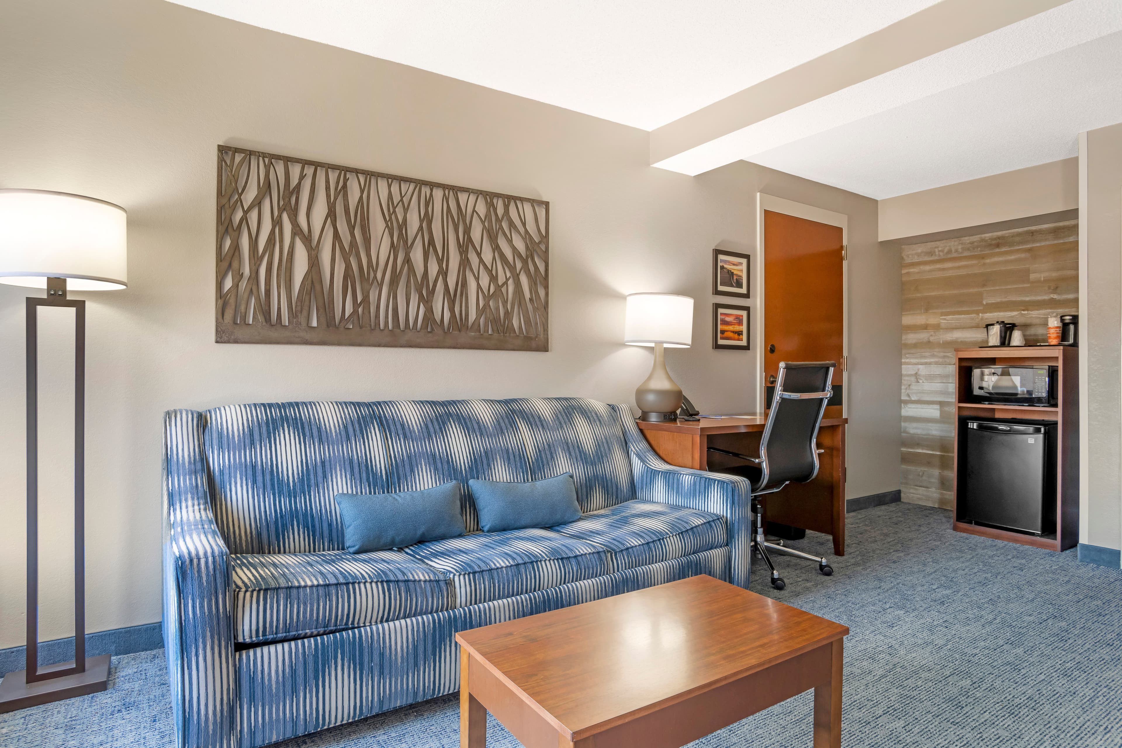 Comfort Suites near Birkdale Village- Huntersville - Image 4
