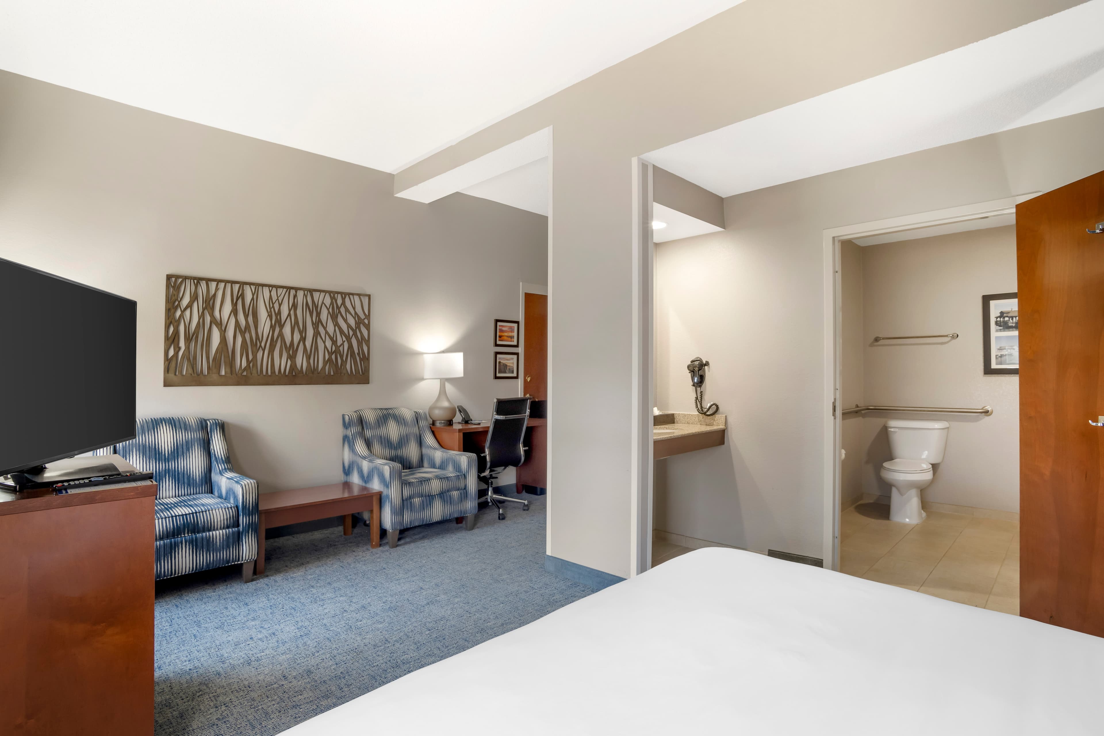 Comfort Suites near Birkdale Village- Huntersville — 8