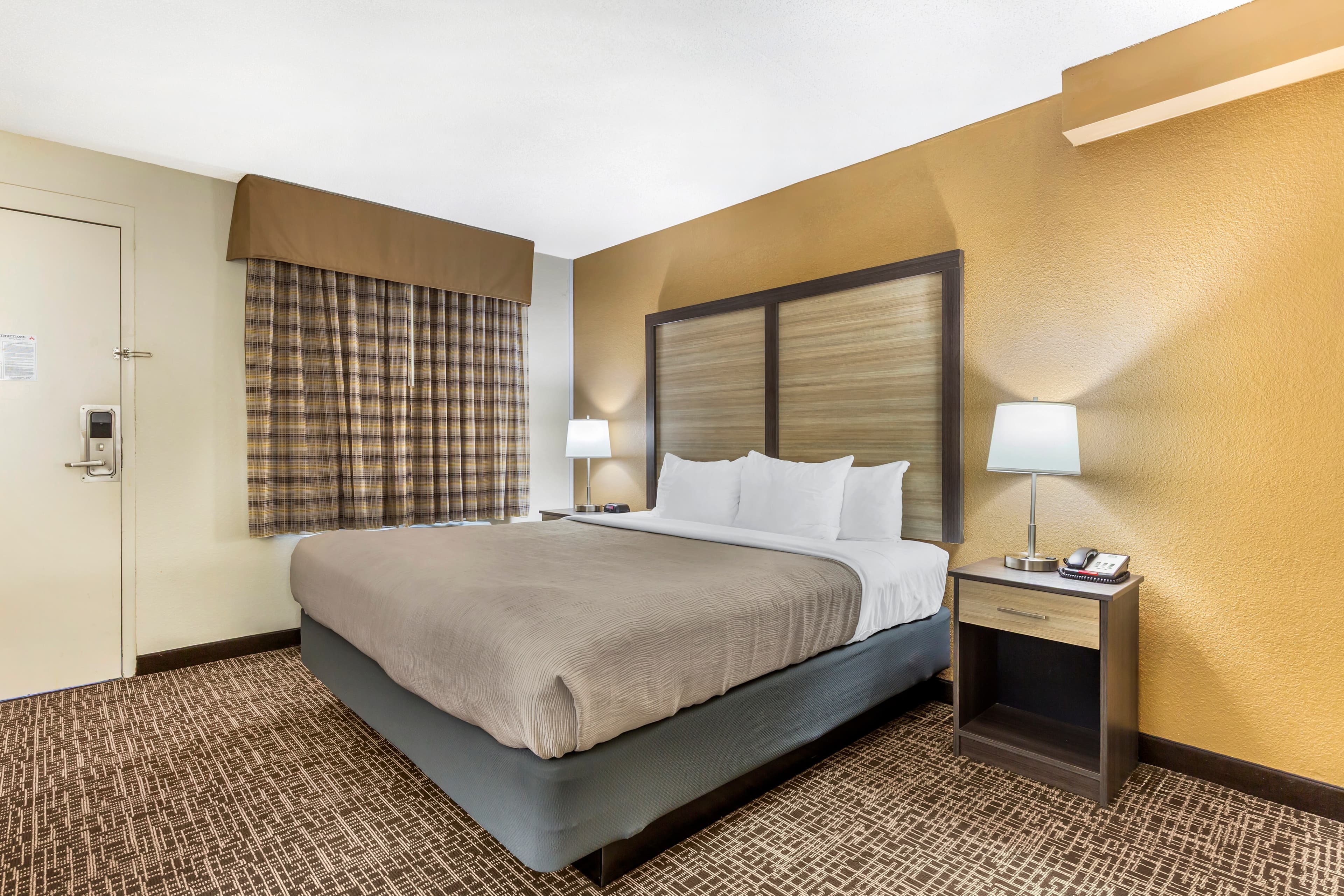 Quality Inn & Suites Spring Lake - Fayetteville near Fort Bragg — 6