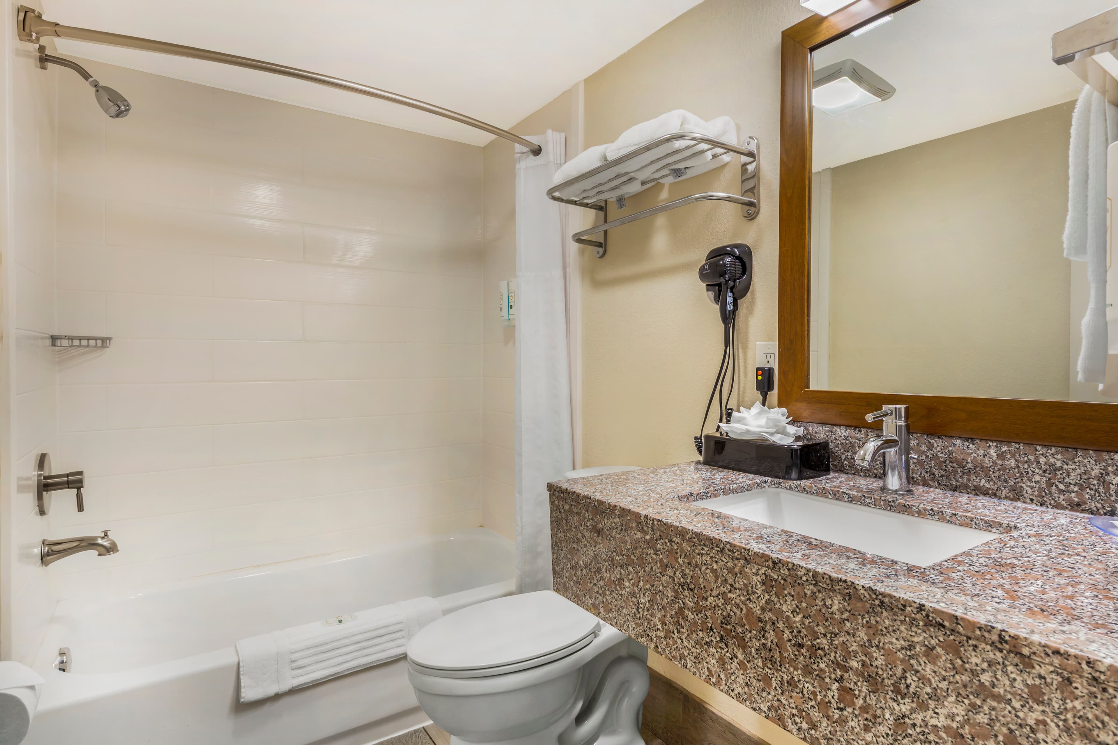 Quality Inn & Suites Spring Lake - Fayetteville near Fort Bragg — 9