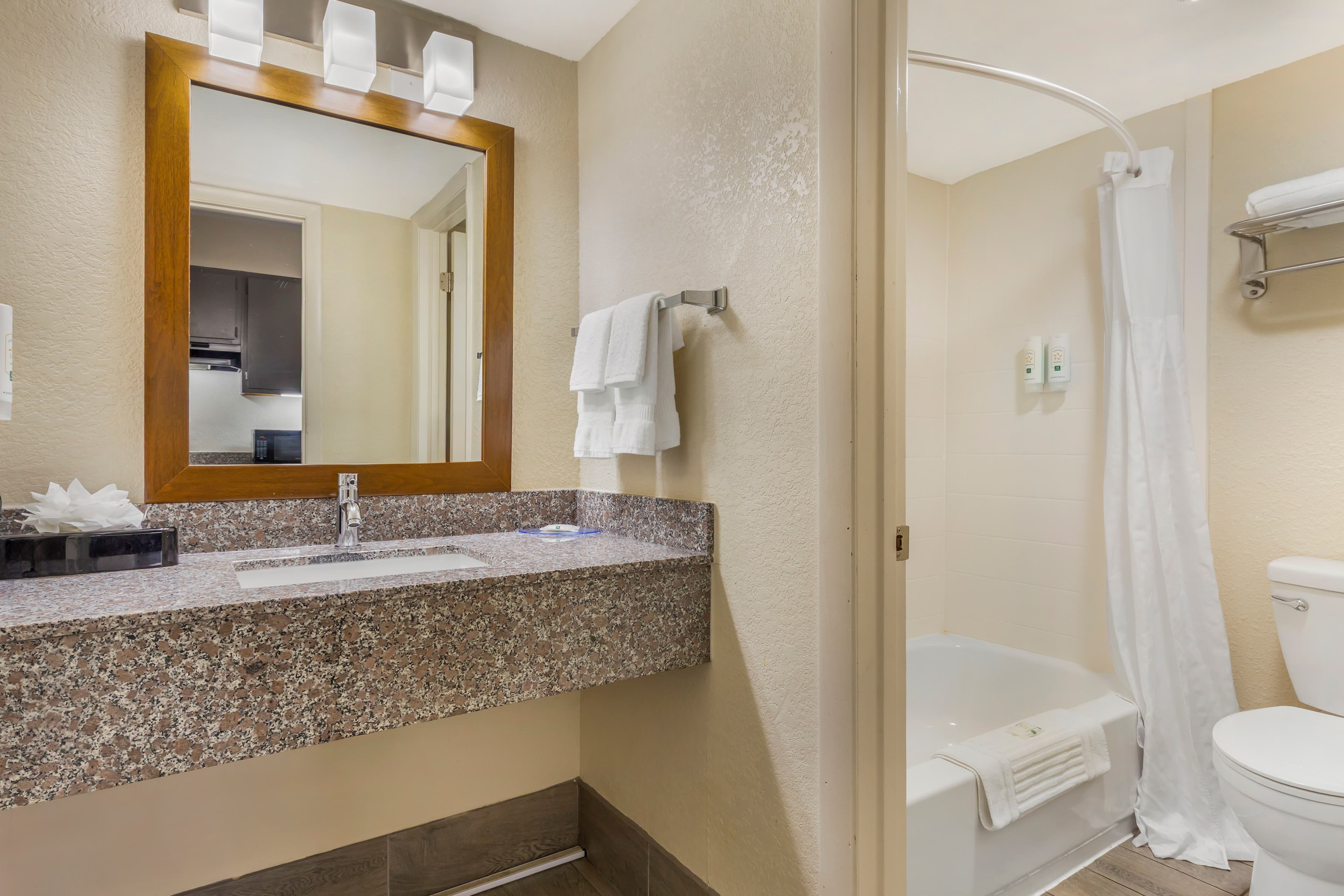 Quality Inn & Suites Spring Lake - Fayetteville near Fort Bragg — 13