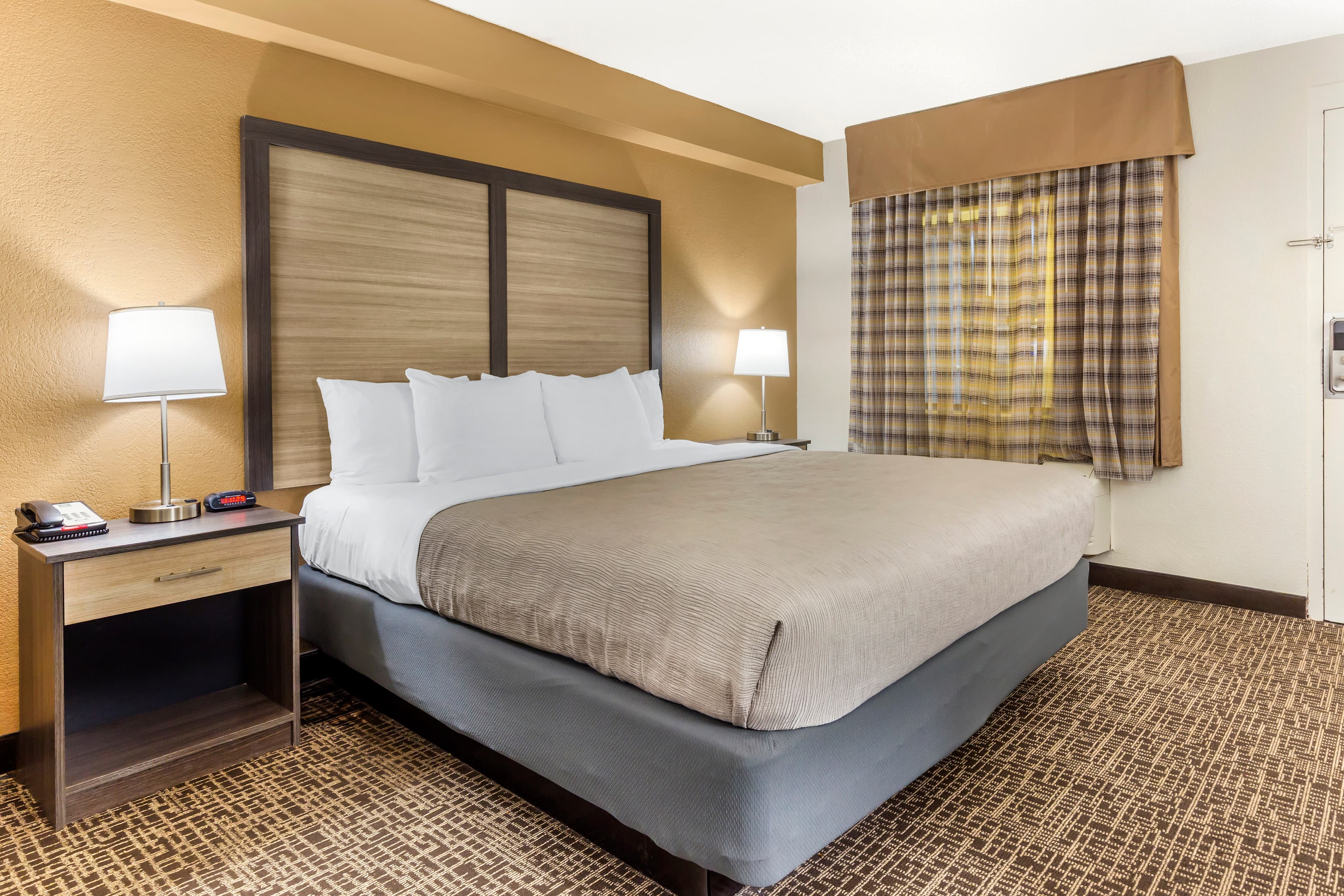 Quality Inn & Suites Spring Lake - Fayetteville near Fort Bragg — 17