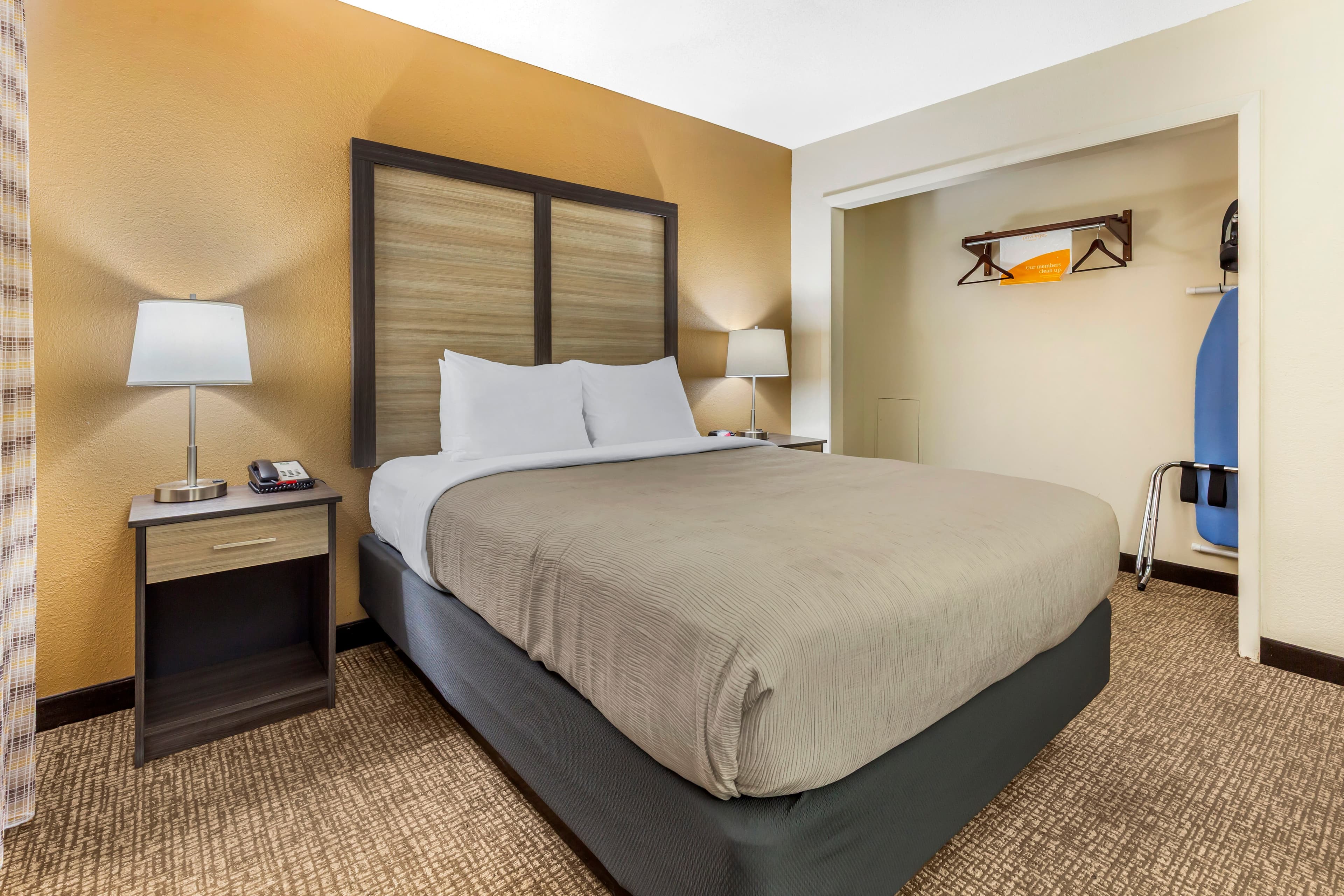 Quality Inn & Suites Spring Lake - Fayetteville near Fort Bragg — 23