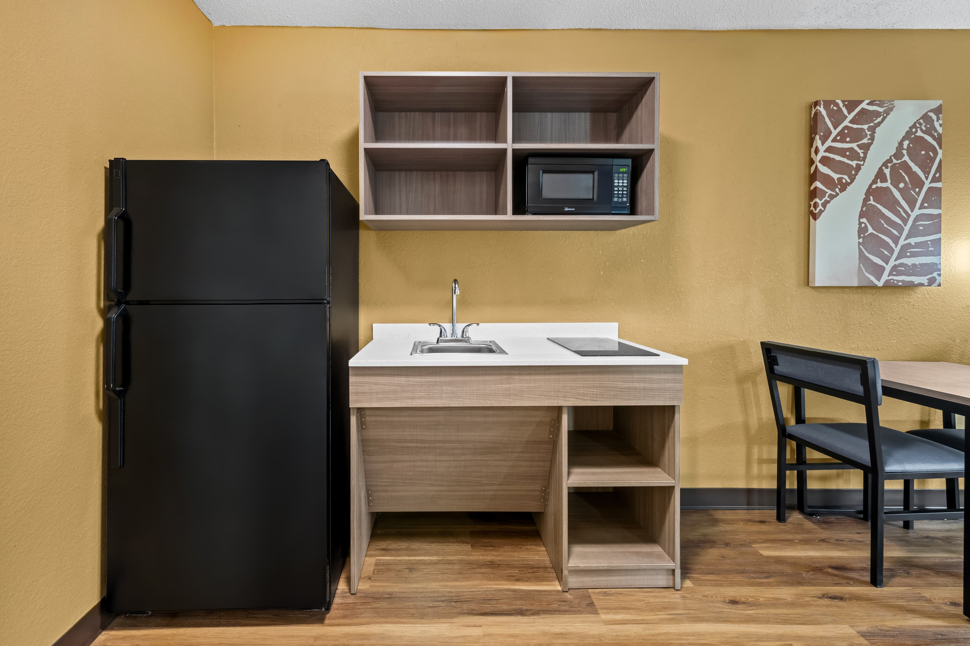 Suburban Studios Charlotte - Executive Park — 7