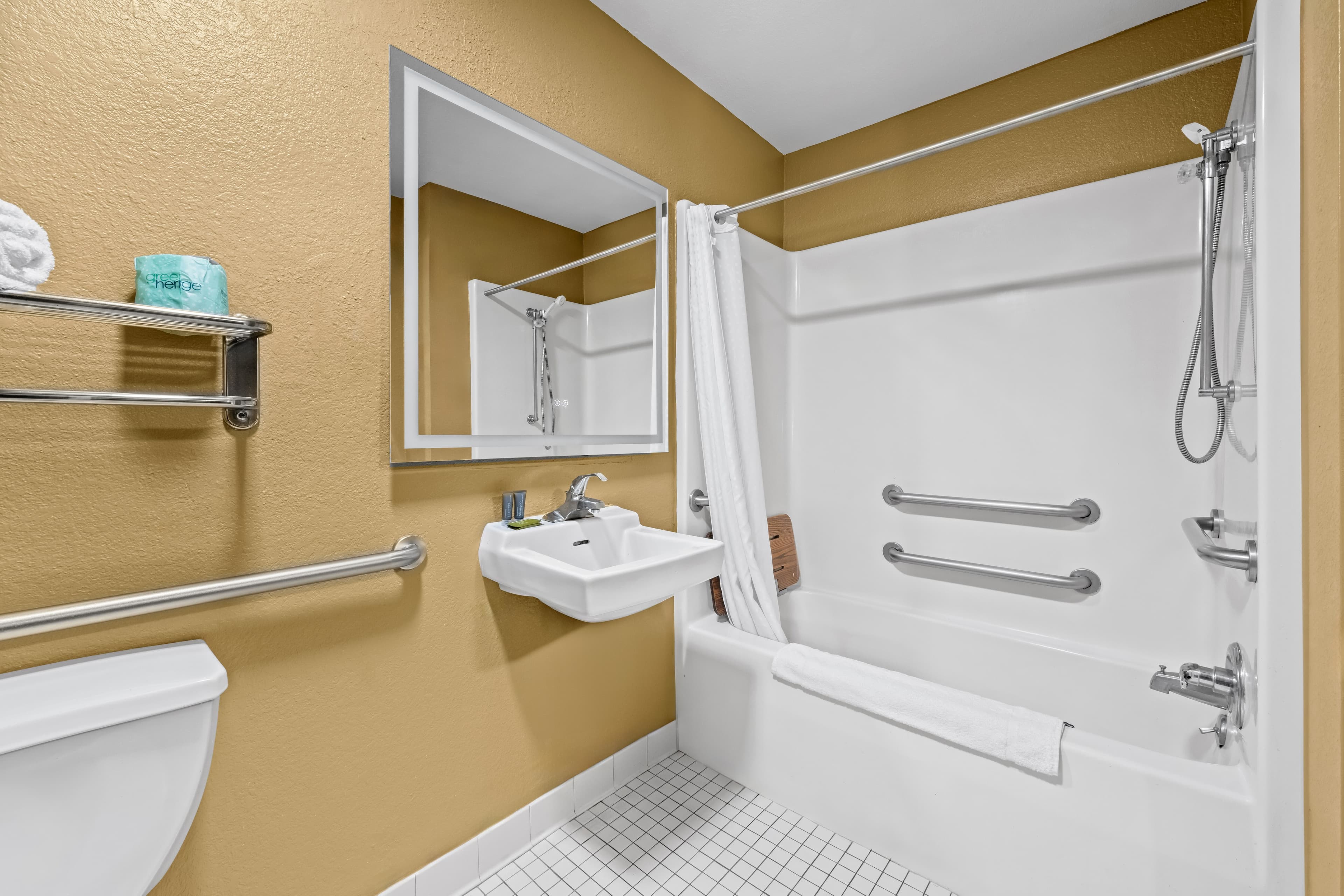 Suburban Studios Charlotte - Executive Park — 8