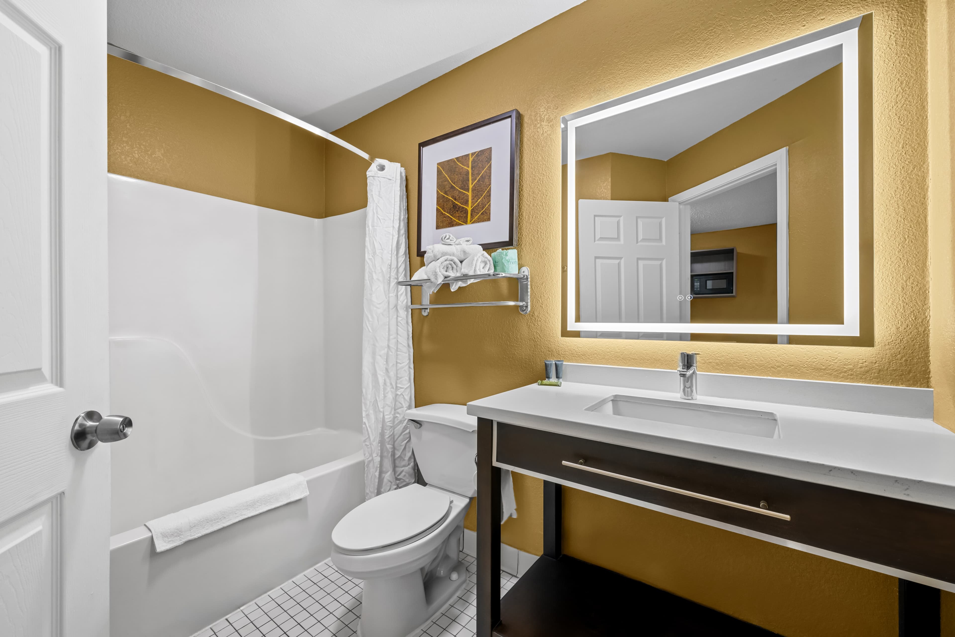 Suburban Studios Charlotte - Executive Park — 19
