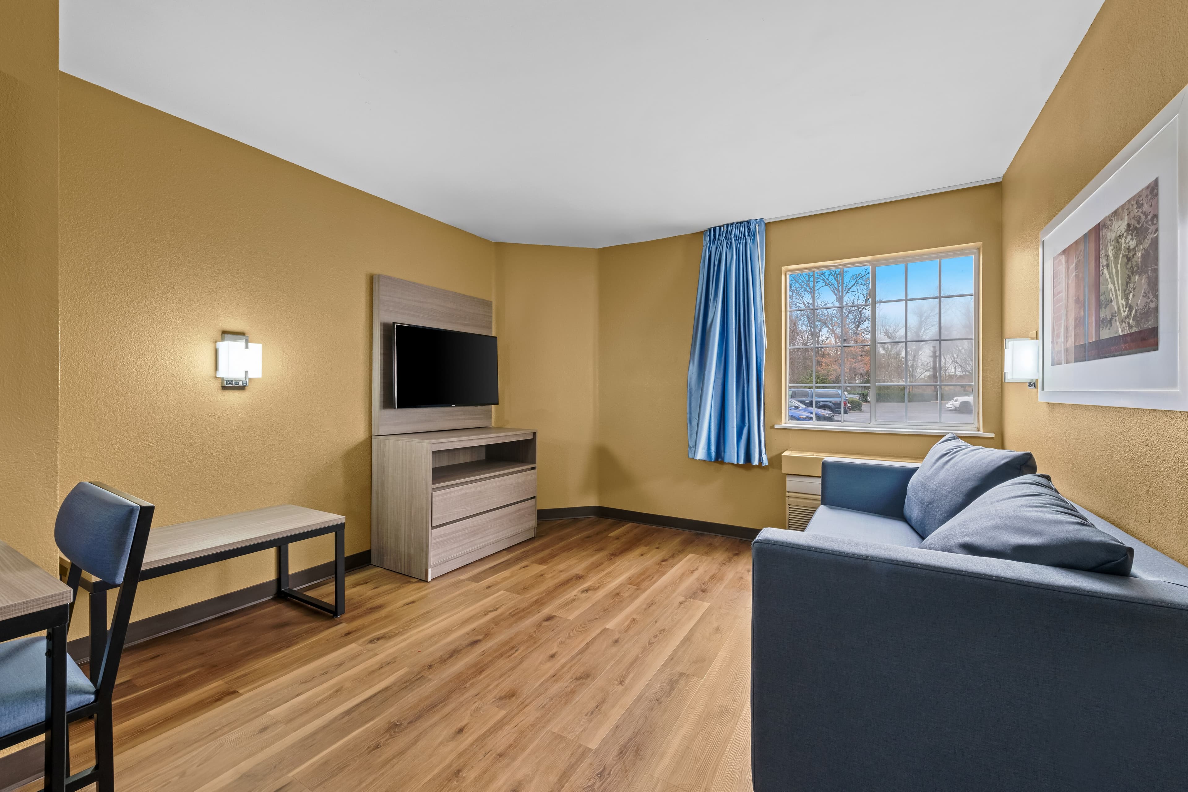 Suburban Studios Charlotte - Executive Park — 20