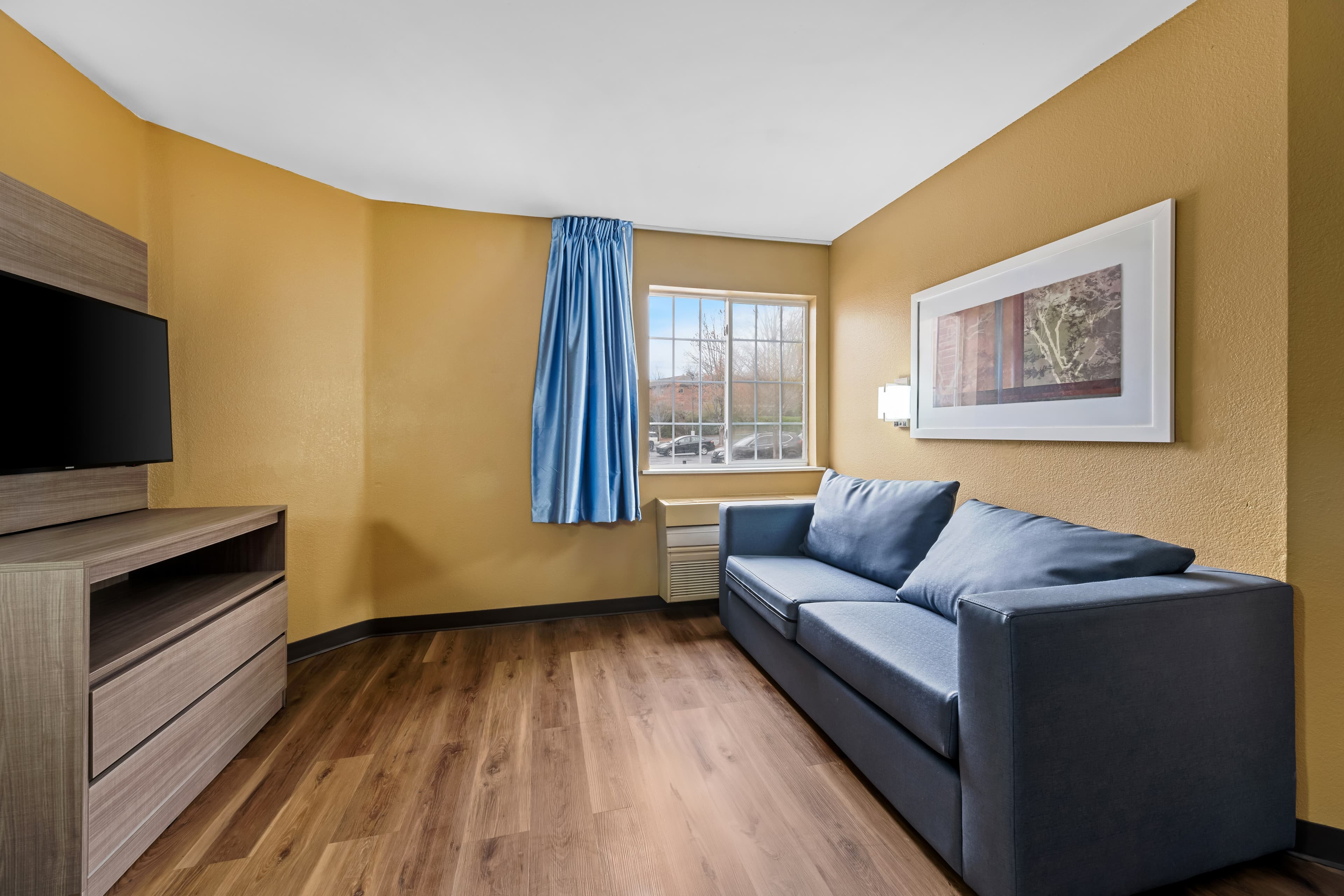 Suburban Studios Charlotte - Executive Park — 21