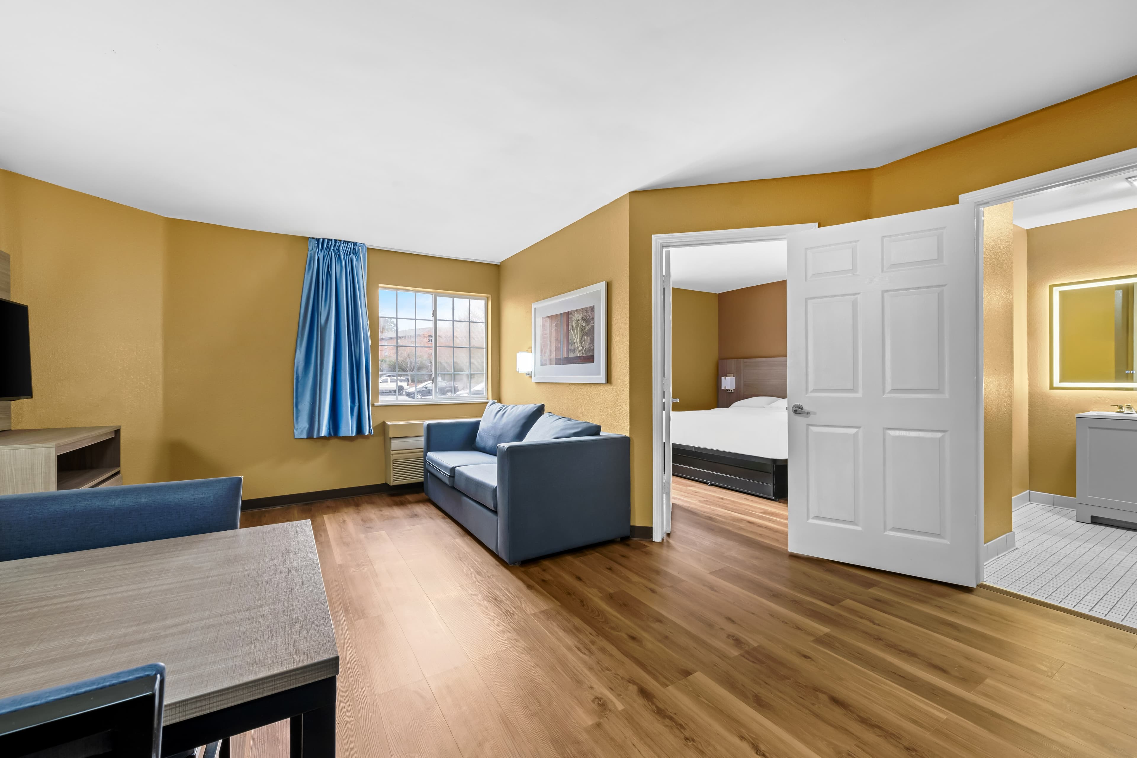 Suburban Studios Charlotte - Executive Park — 22