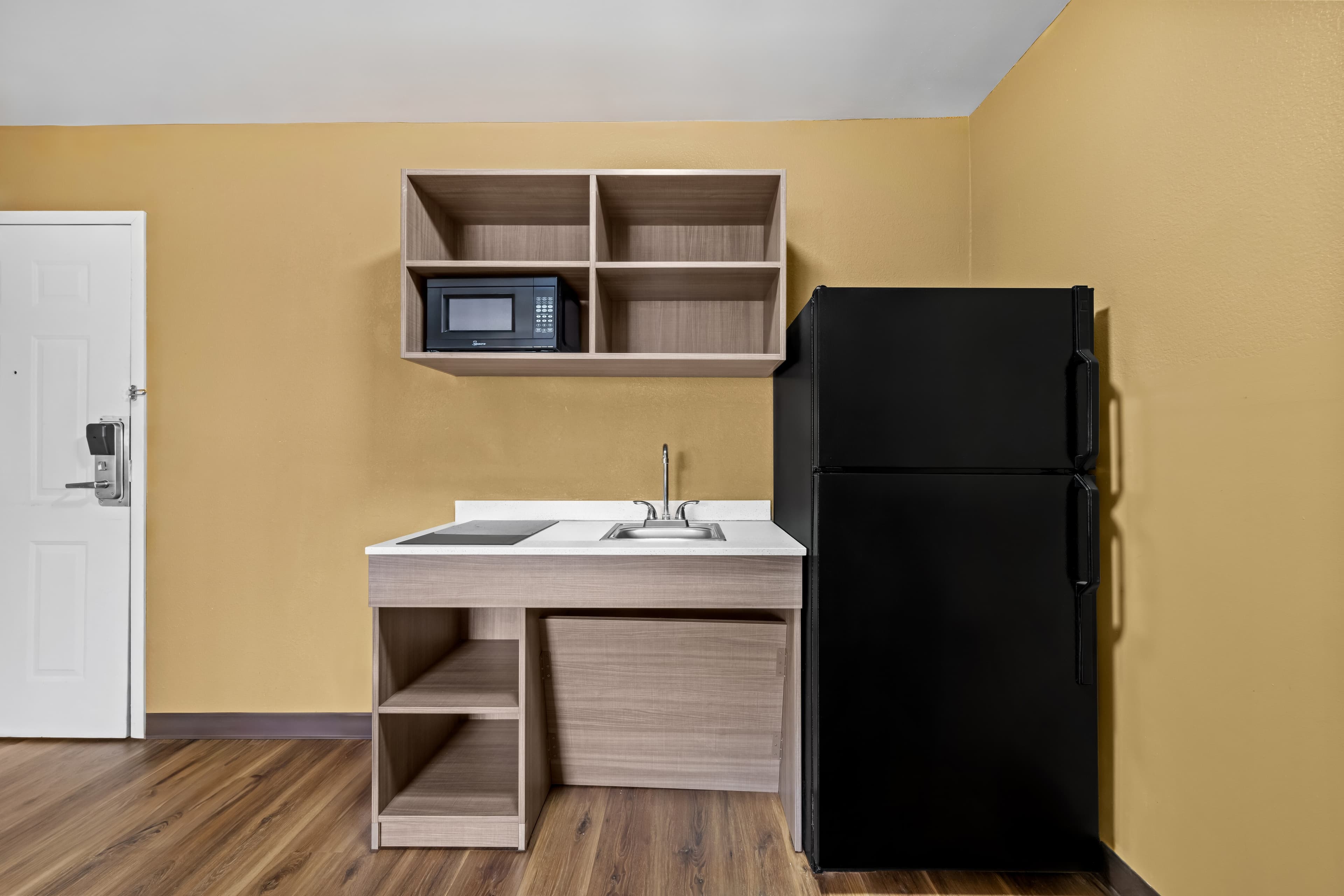 Suburban Studios Charlotte - Executive Park — 23