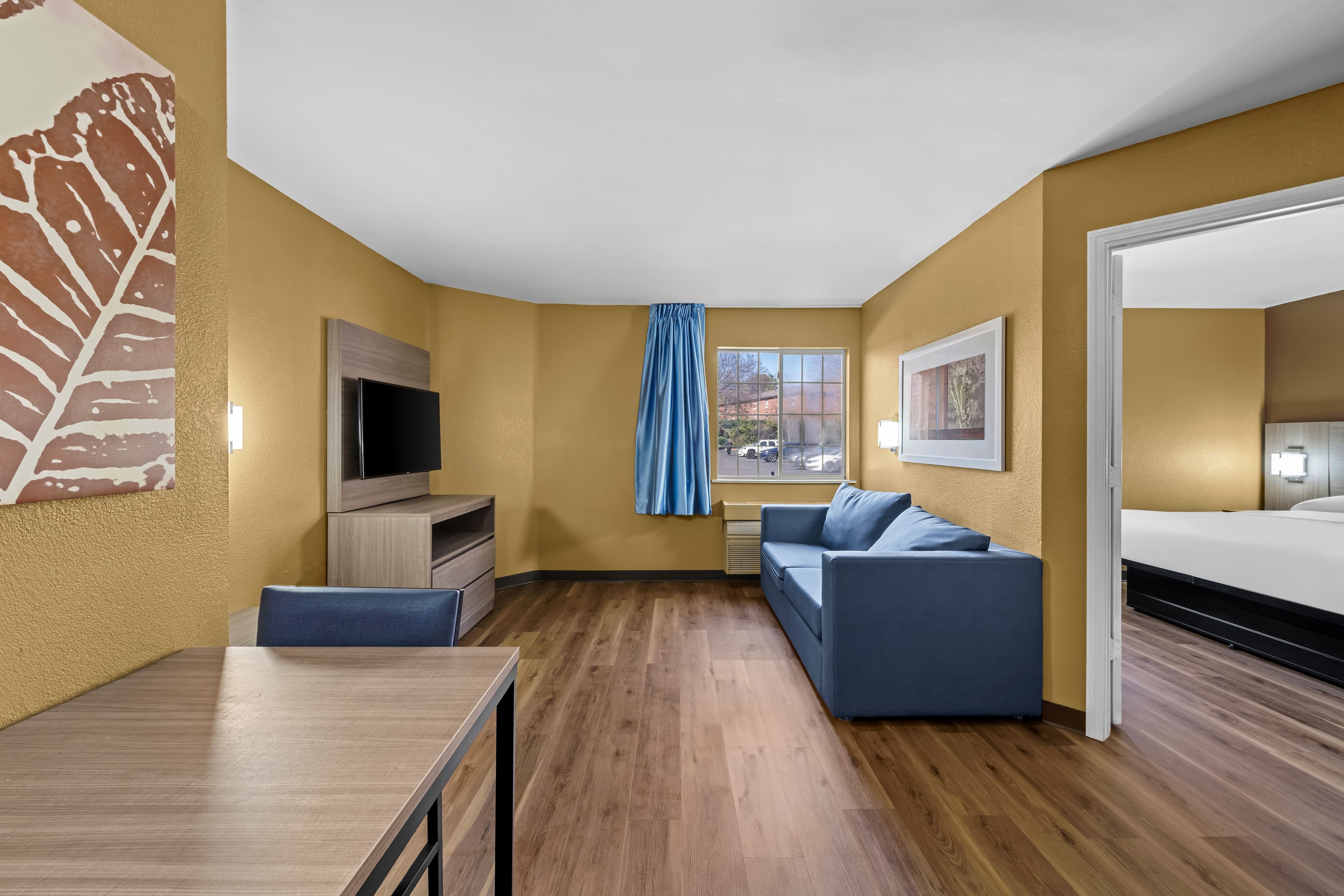 Suburban Studios Charlotte - Executive Park — 25