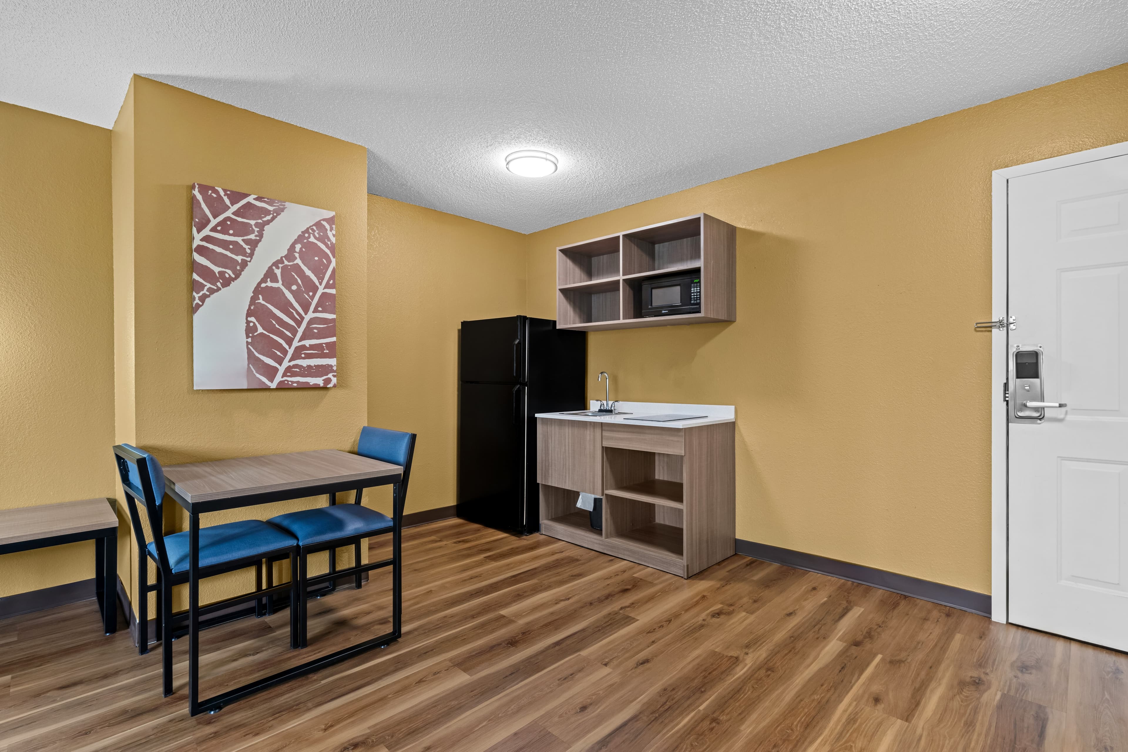 Suburban Studios Charlotte - Executive Park — 36