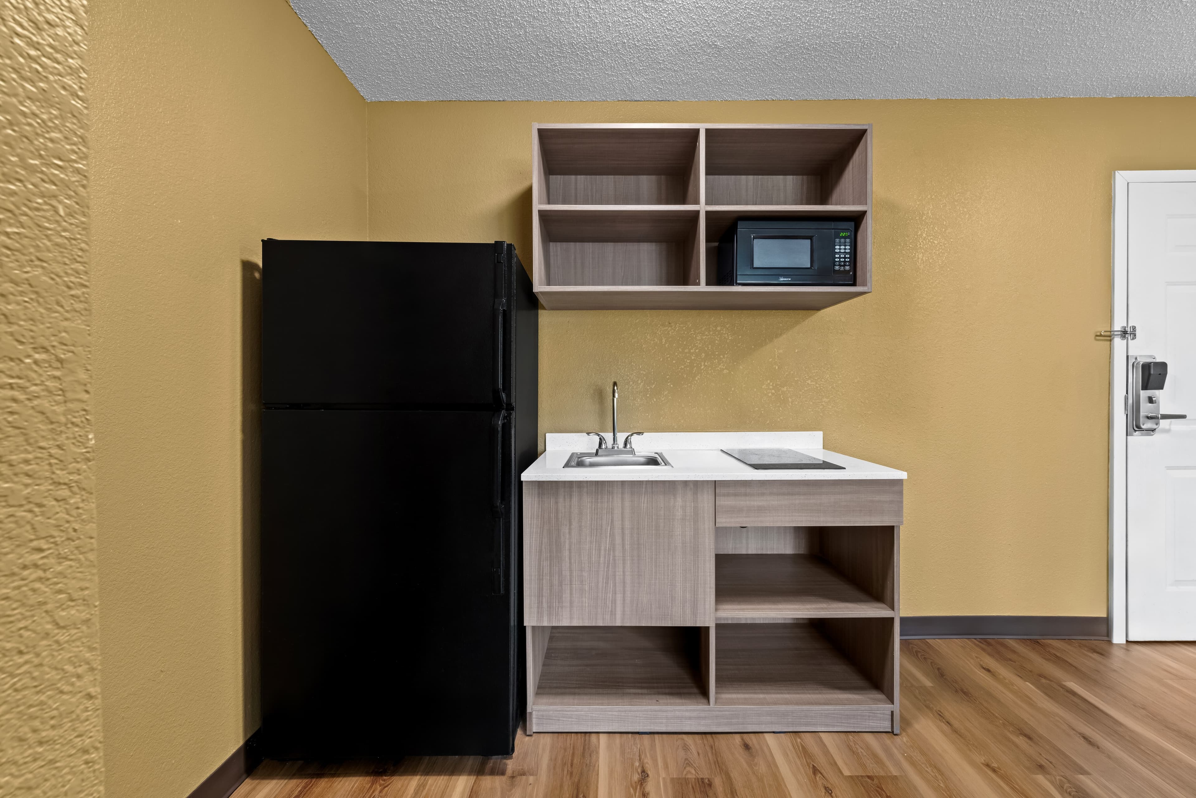 Suburban Studios Charlotte - Executive Park — 38