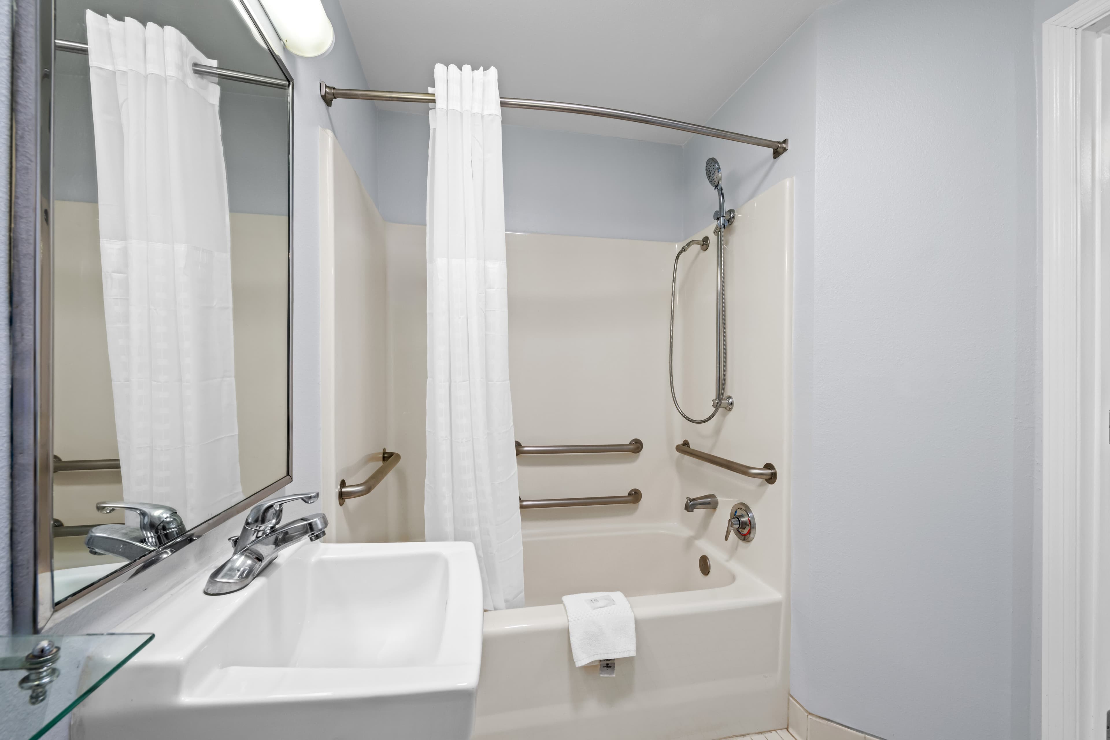 MainStay Suites Greensboro - Image 5