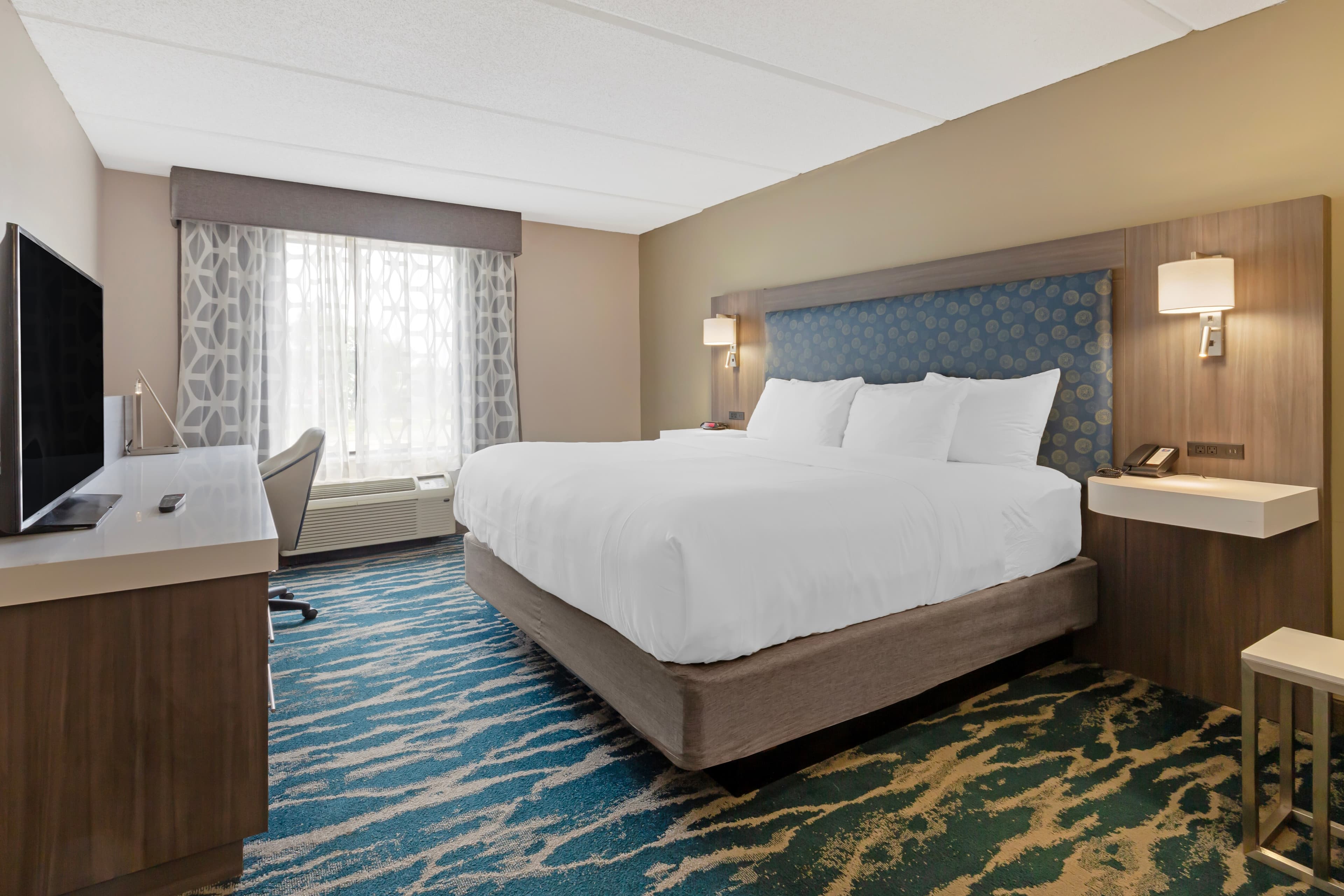 Comfort Inn & Suites Greenville Near East Carolina University - Image 2