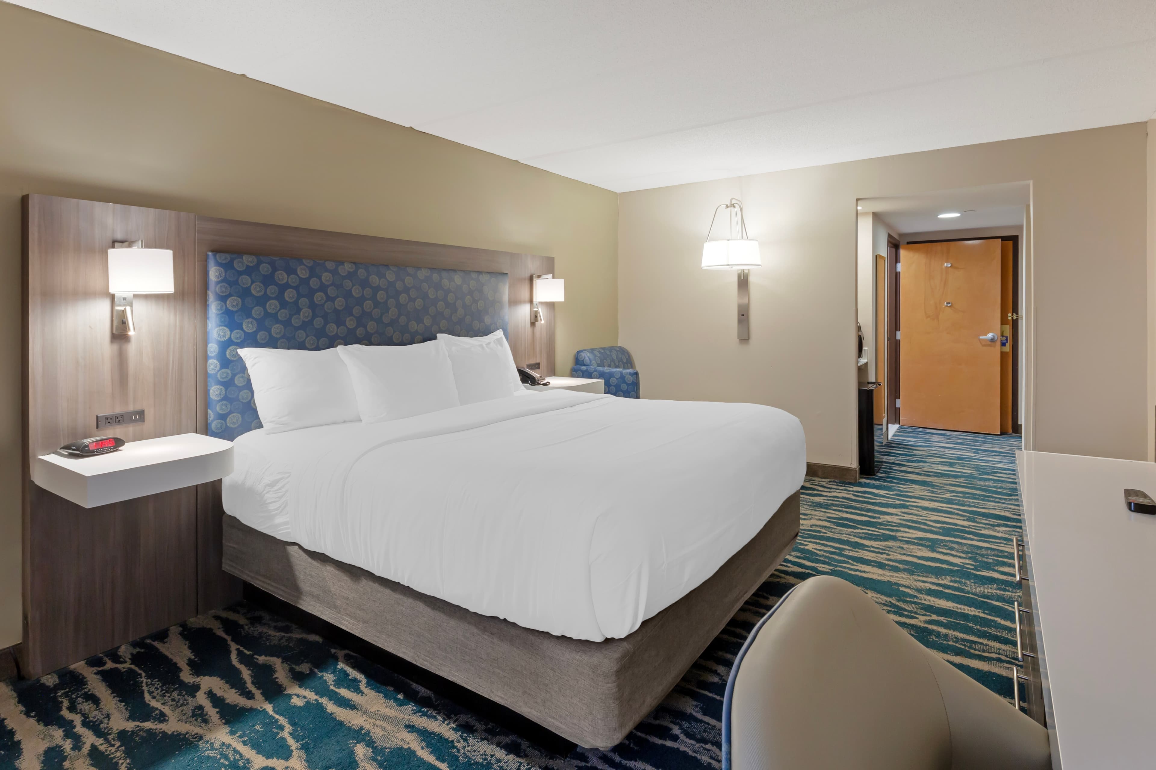 Comfort Inn & Suites Greenville Near East Carolina University - Image 3